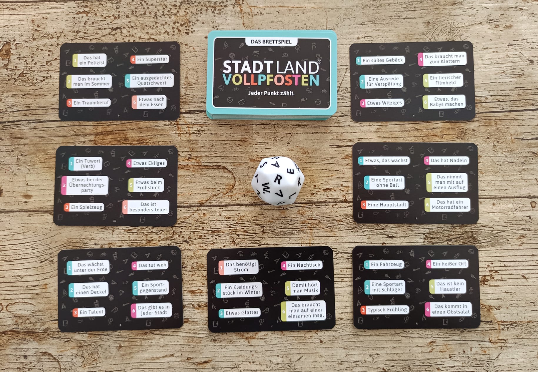 Die Junior Aufgaben sind für jüngere Personen einfacher zu beantworten. 