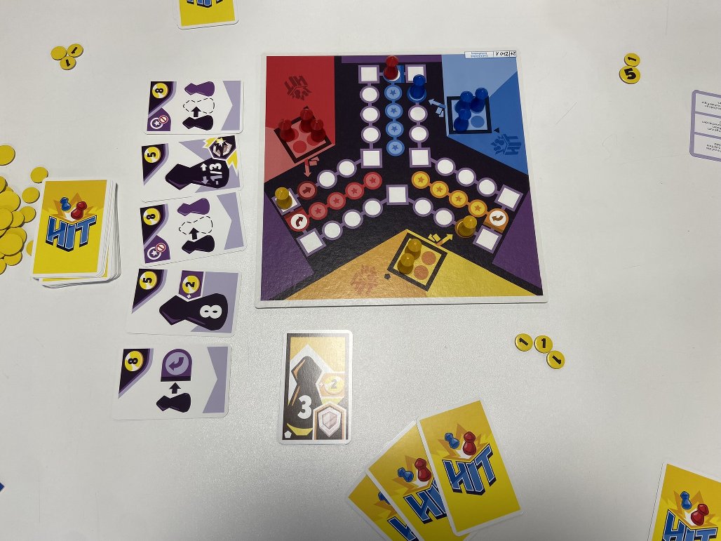 Blick auf den Spieltisch. Es ist die Seite für 3 Spielende zu sehen.