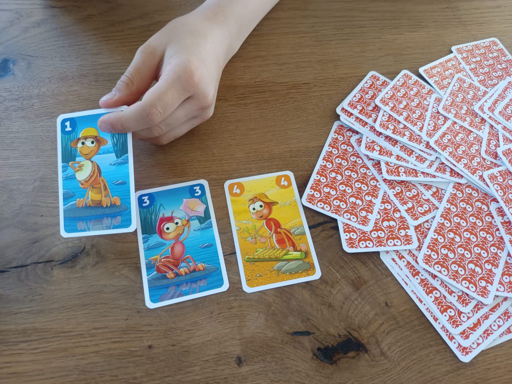 Auf dem Bild ist zu sehen, dass eine Karte mit der gleichen Farbe in blau angelegt wird.