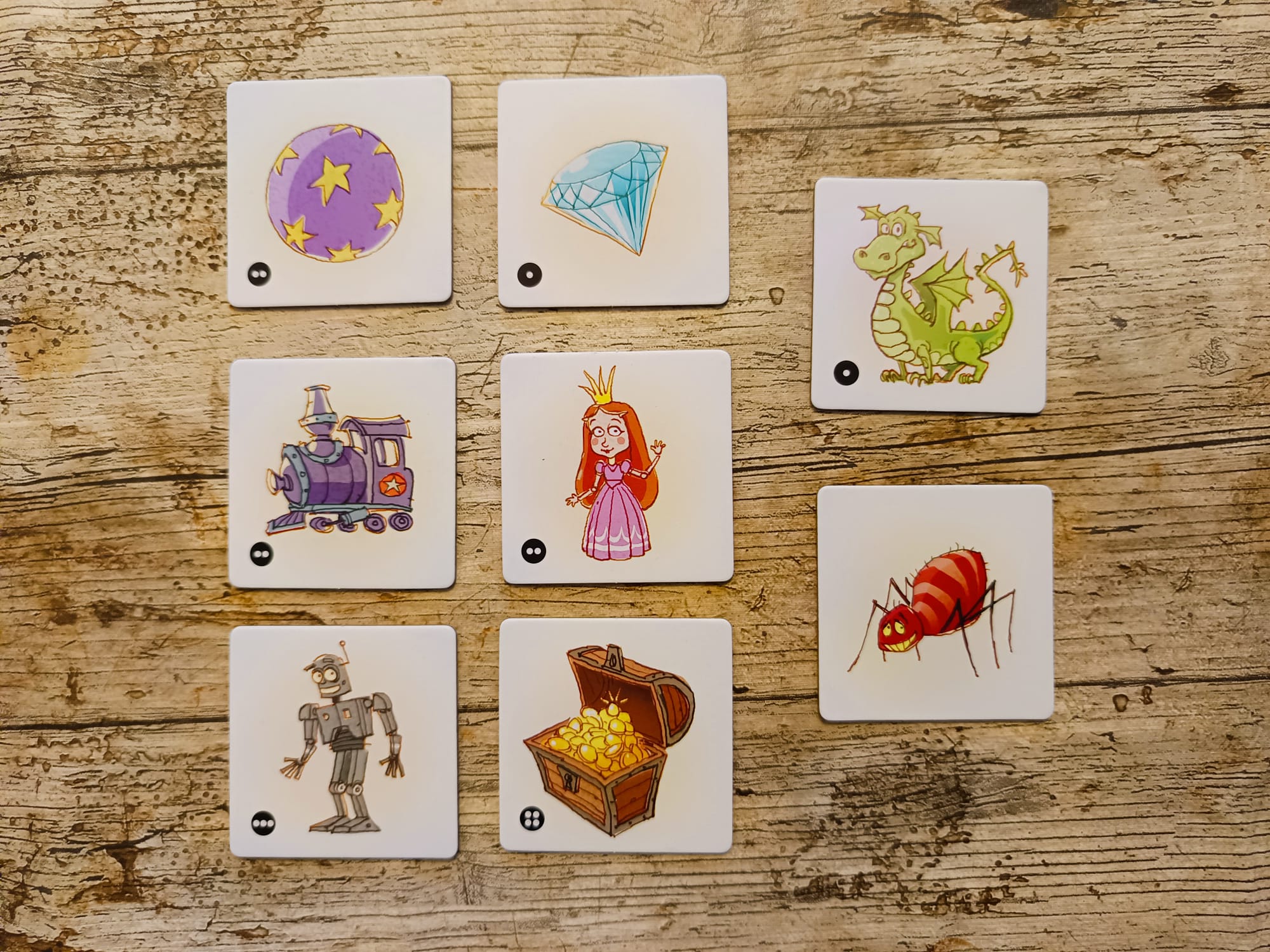 Es gibt 6 verschiedene Schatzarten. Sowie Spinnen und Drachen. 