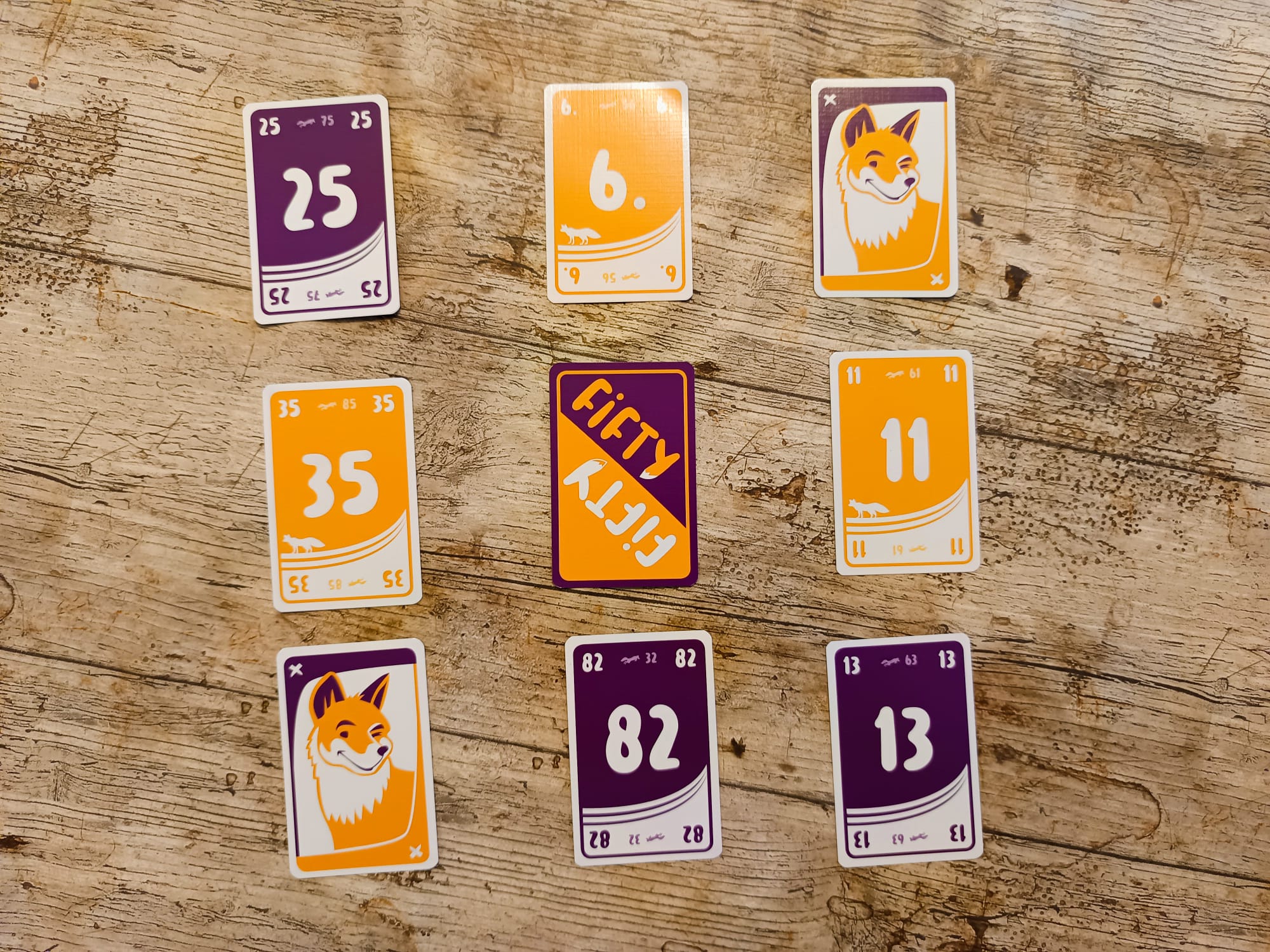 Die Farben sind gut zu unterscheiden. Auf jeder Karte ist der 50er Sprung angegeben.