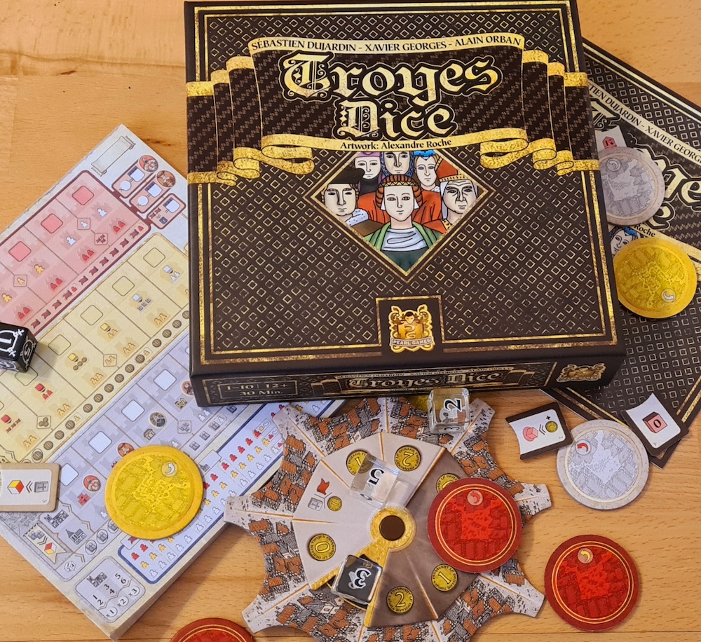 Spielkarton mit Inhalt