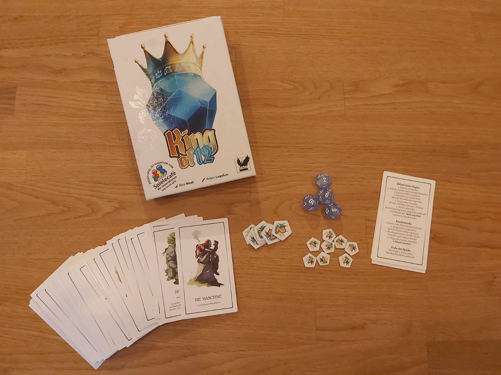 King of 12: das gesamte Spielmaterial sowie die Verpackung