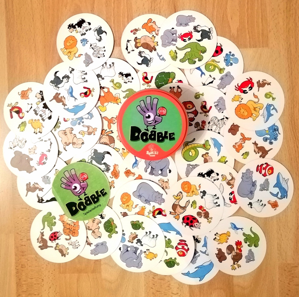 Spieledose mit Inhalt