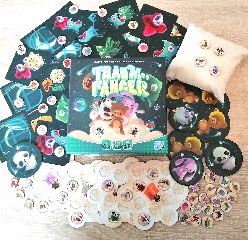 Spieleschachtel mit Inhalt