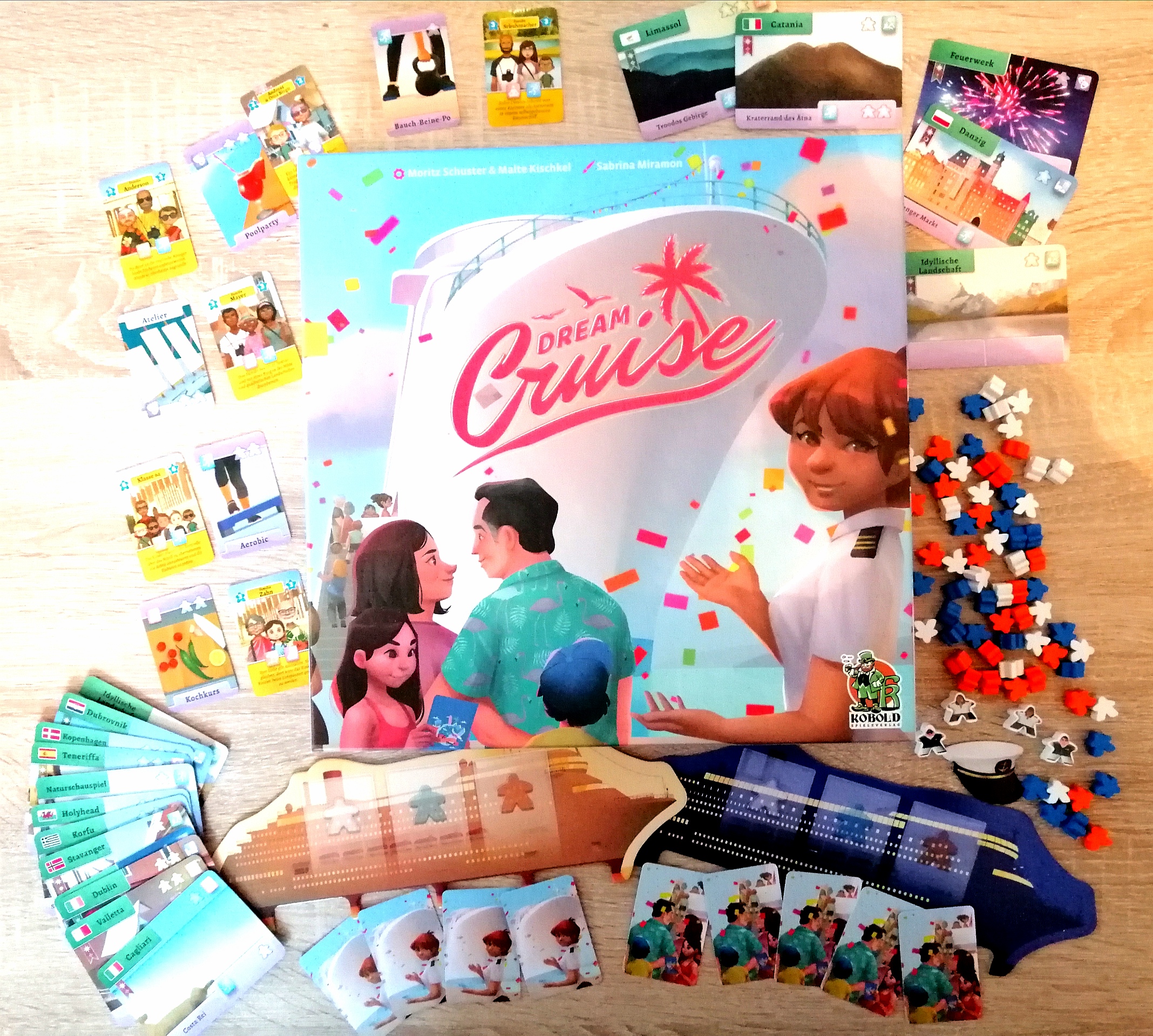 Spieleschachtel mit Inhalt