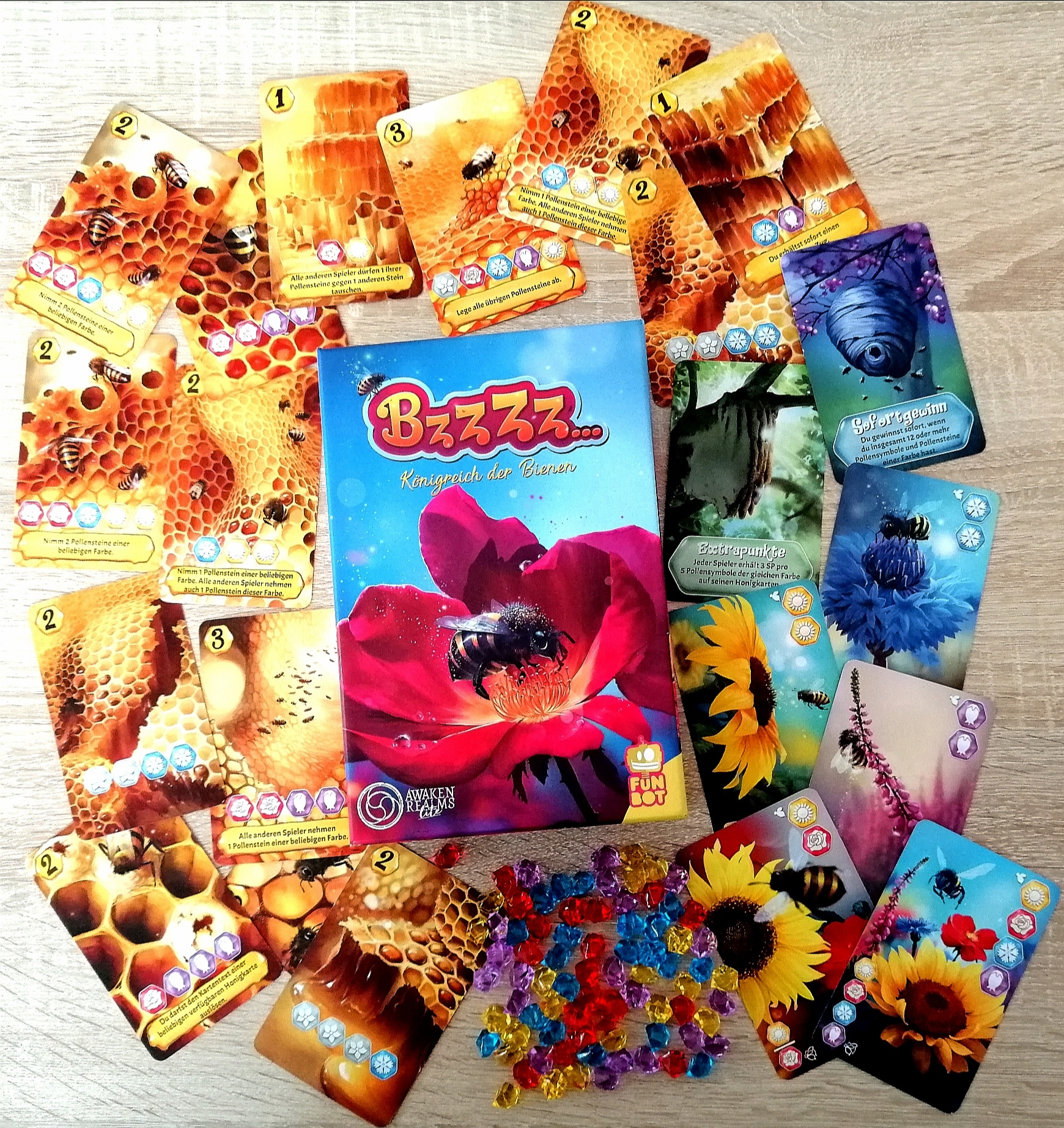 Spieleschachtel mit Inhalt