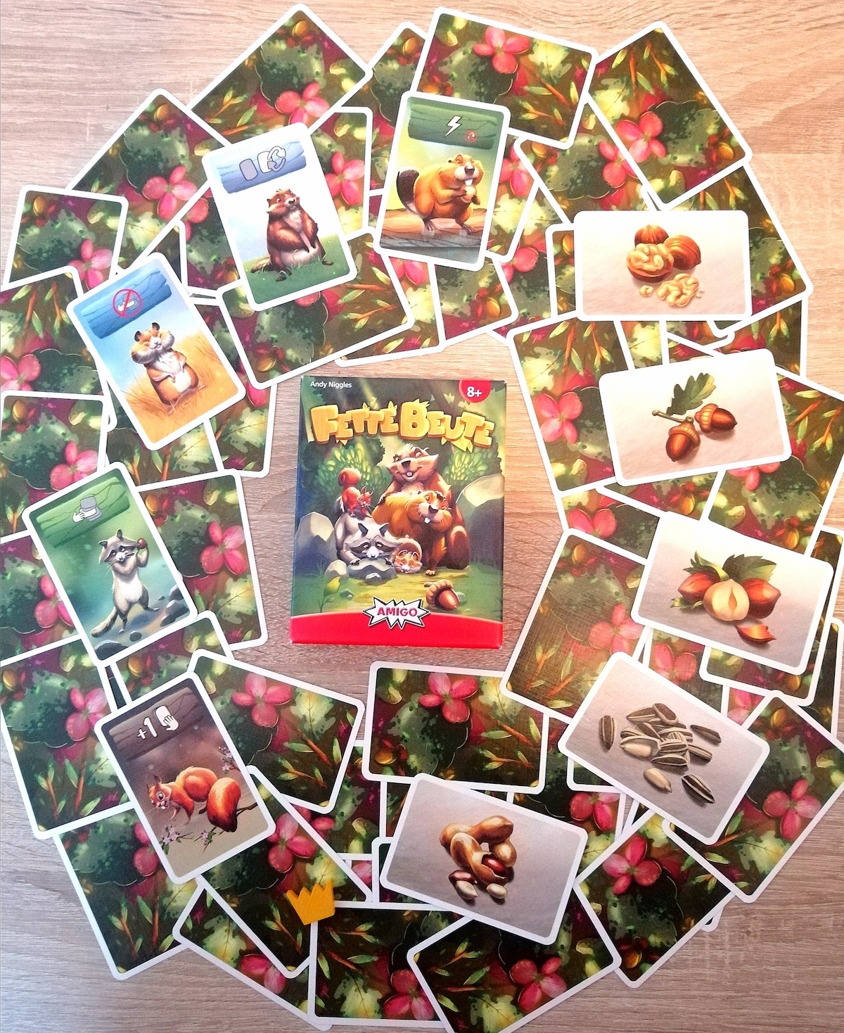 Spieleschachtel mit Inhalt