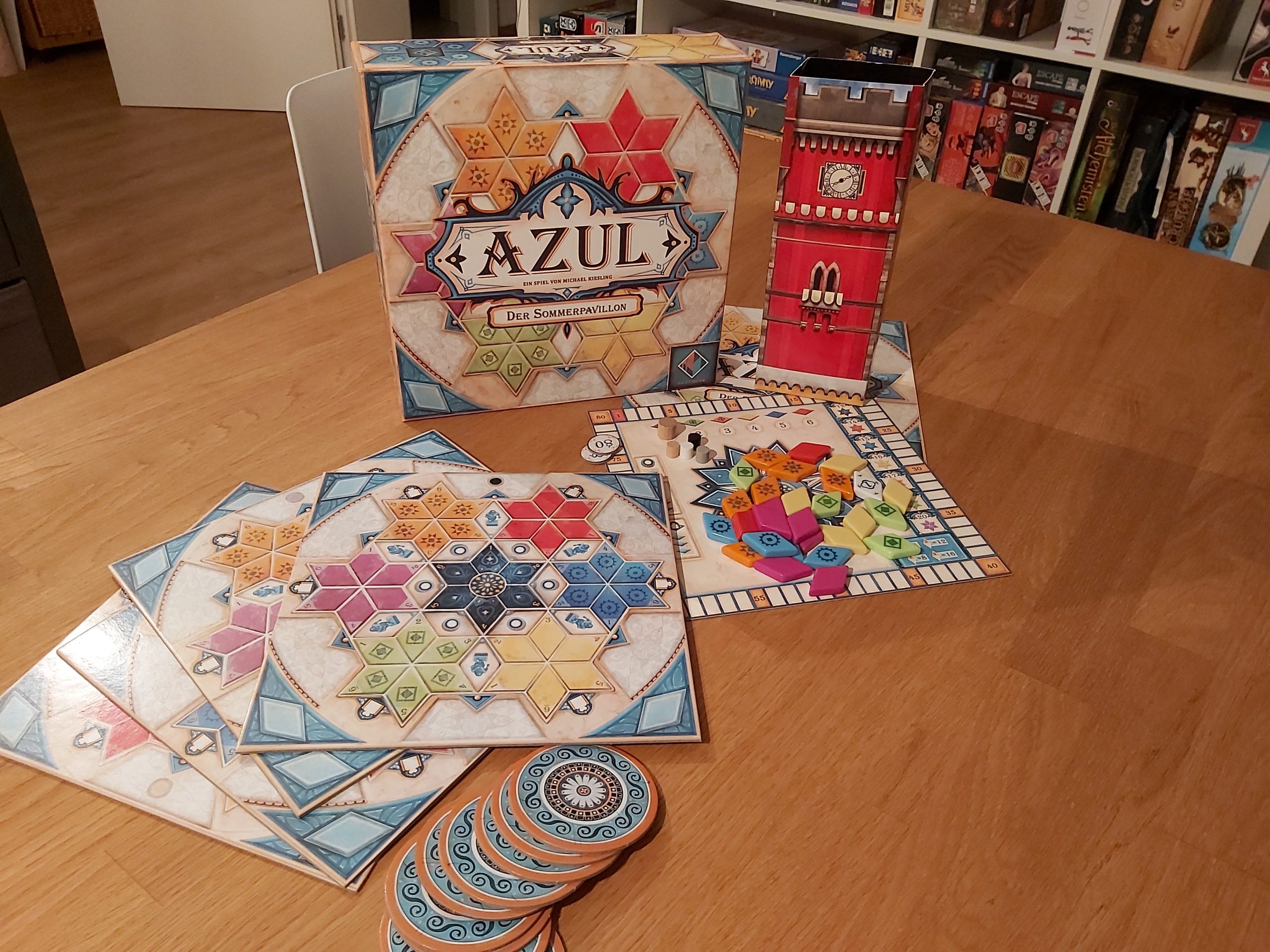 Zu sehen ist Azul der Sommerpavillon inkl. des gesamten Spielmaterials.