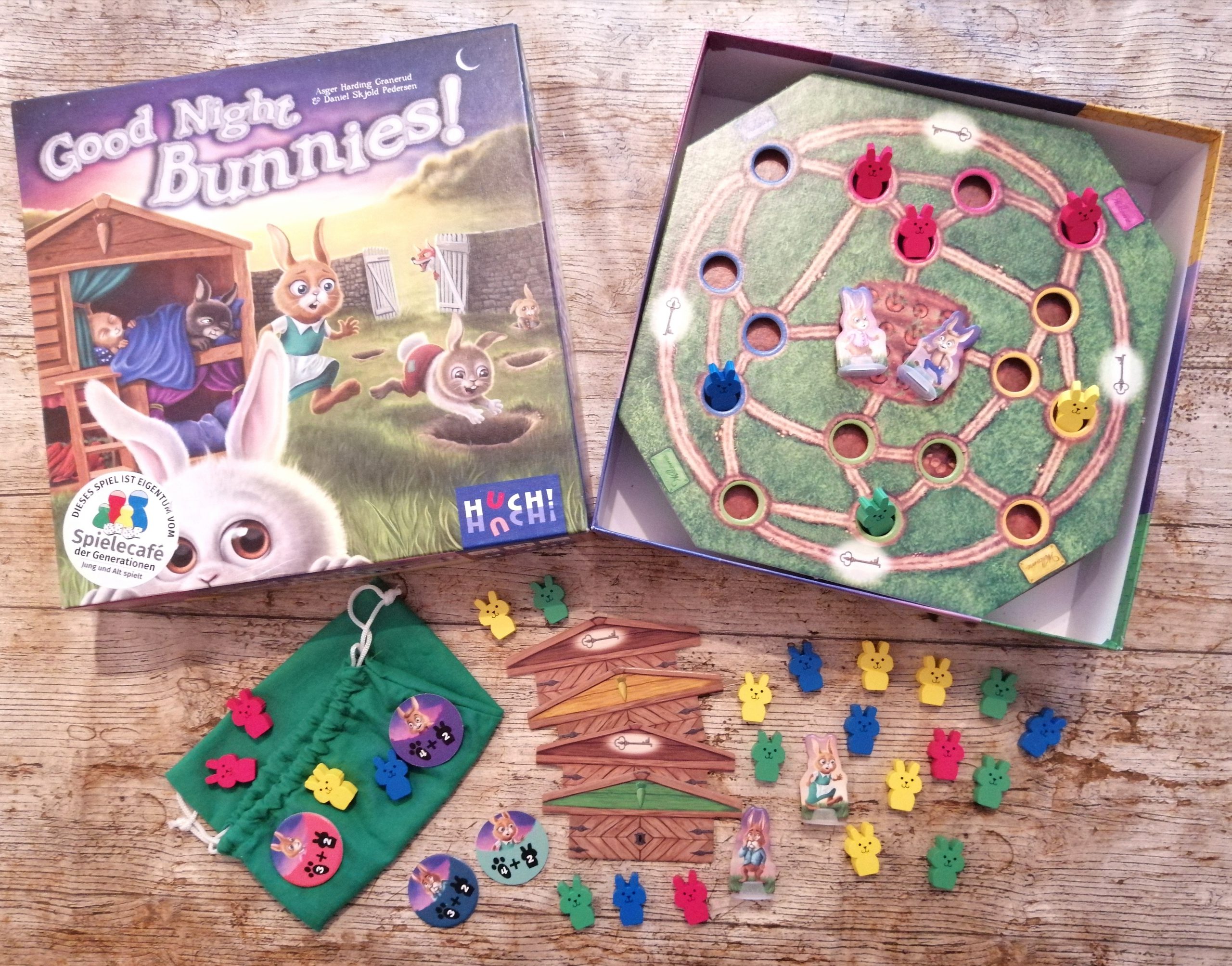 Spieleschachtel mit Inhalt