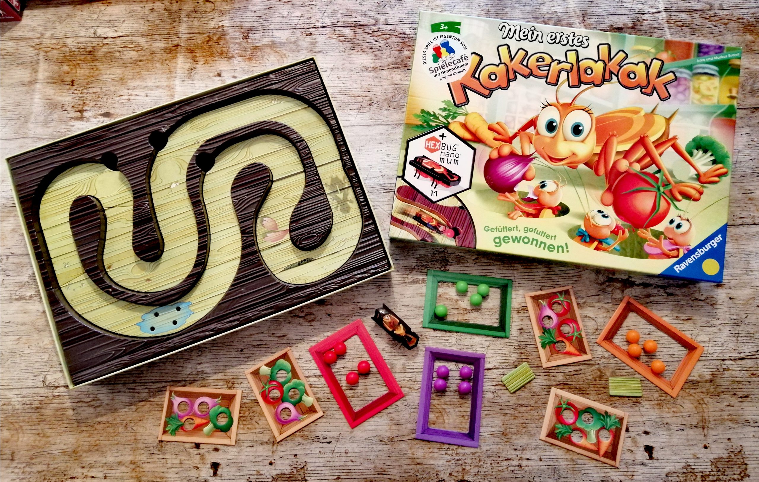 Spieleschachtel mit Inhalt