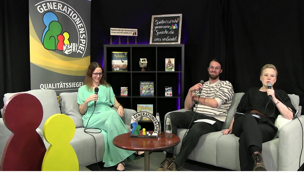 Studioraum mit Petra und den Moderatoren