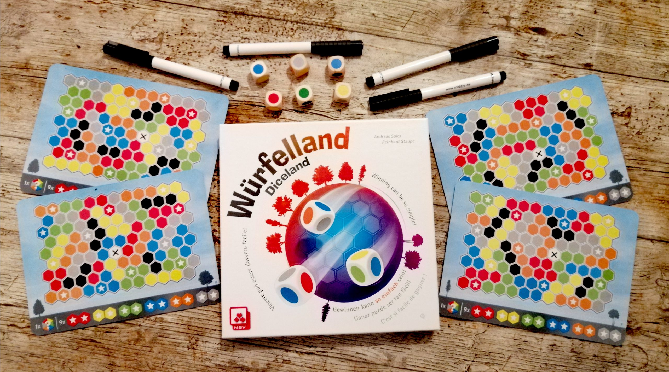 Spieleschachtel mit Inhalt