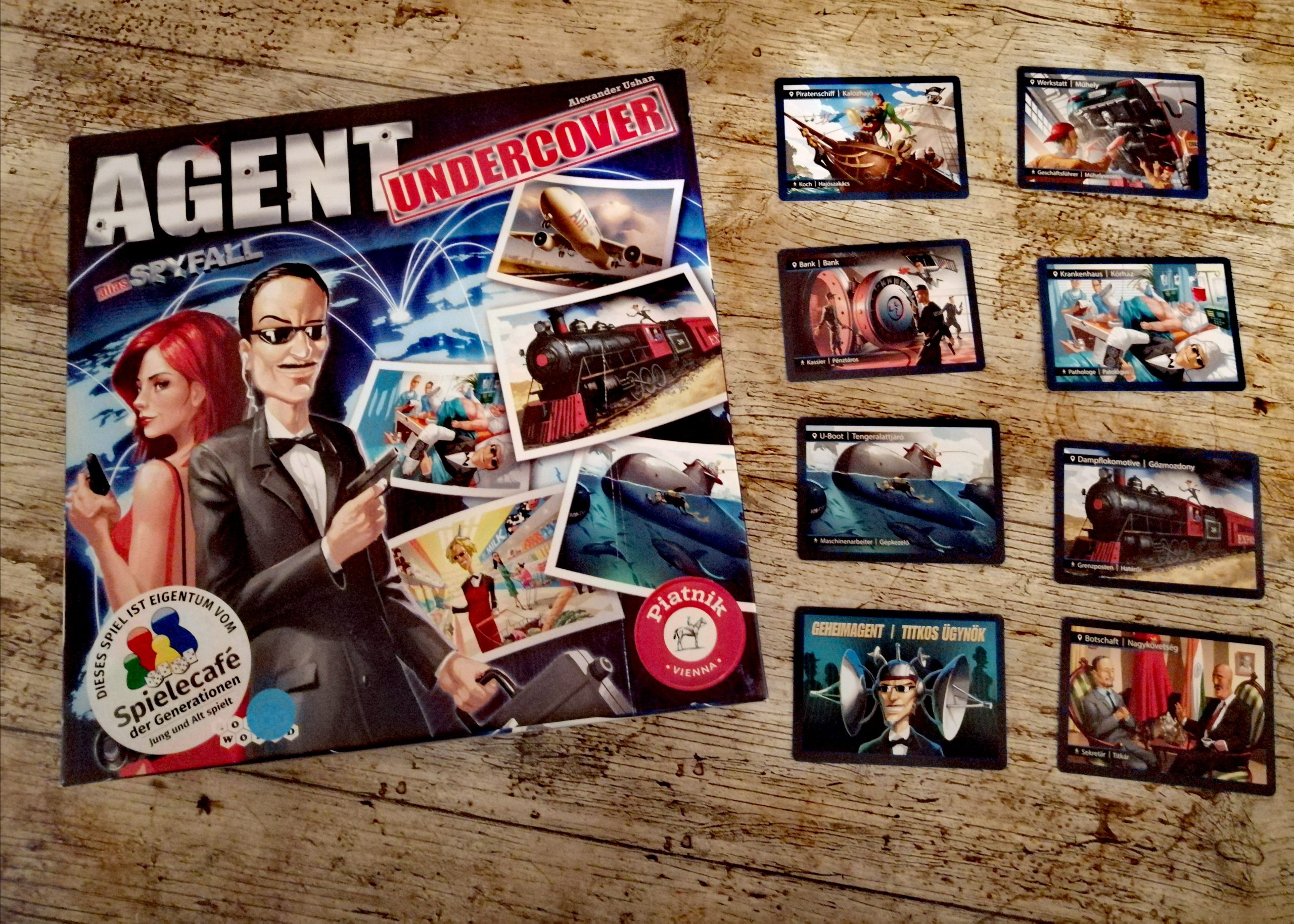 Spieleschachtel mit Inhalt