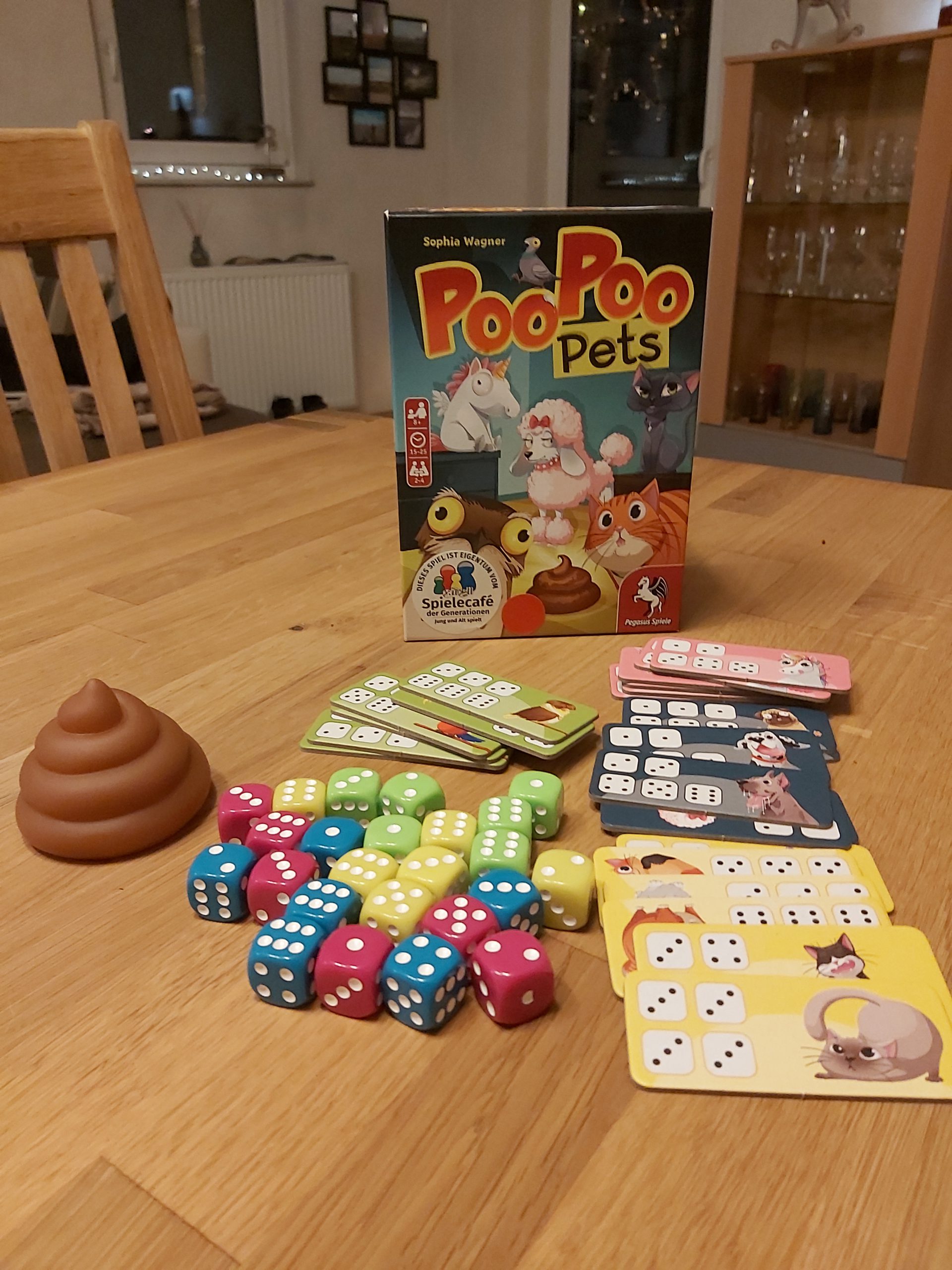 Zu sehen ist das Spiel Poo Poo Pets mit allen Materialien.
