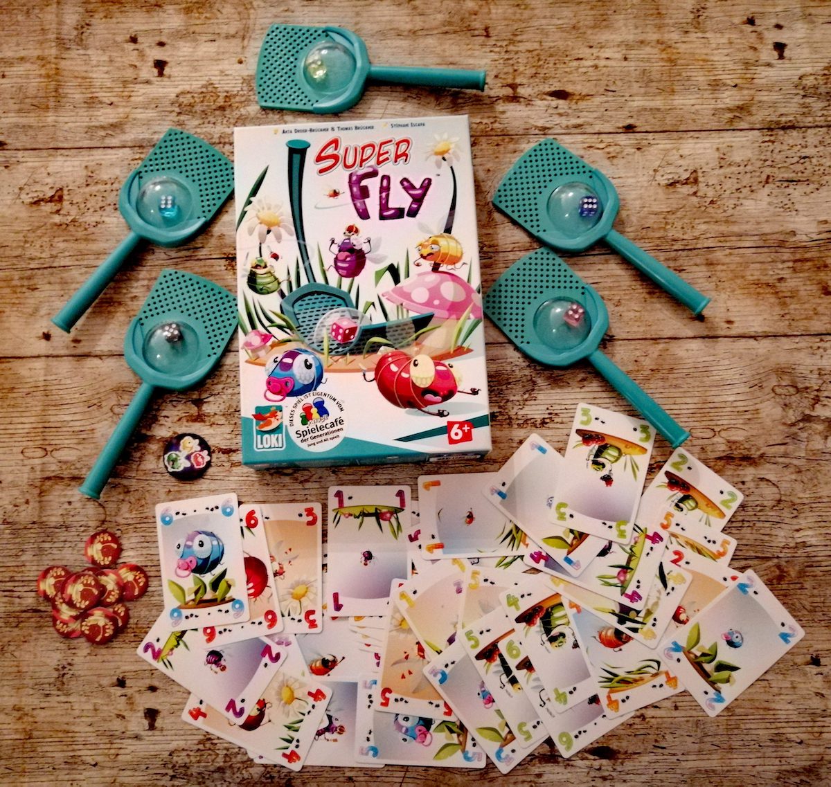 Spieleschachtel mit Inhalt