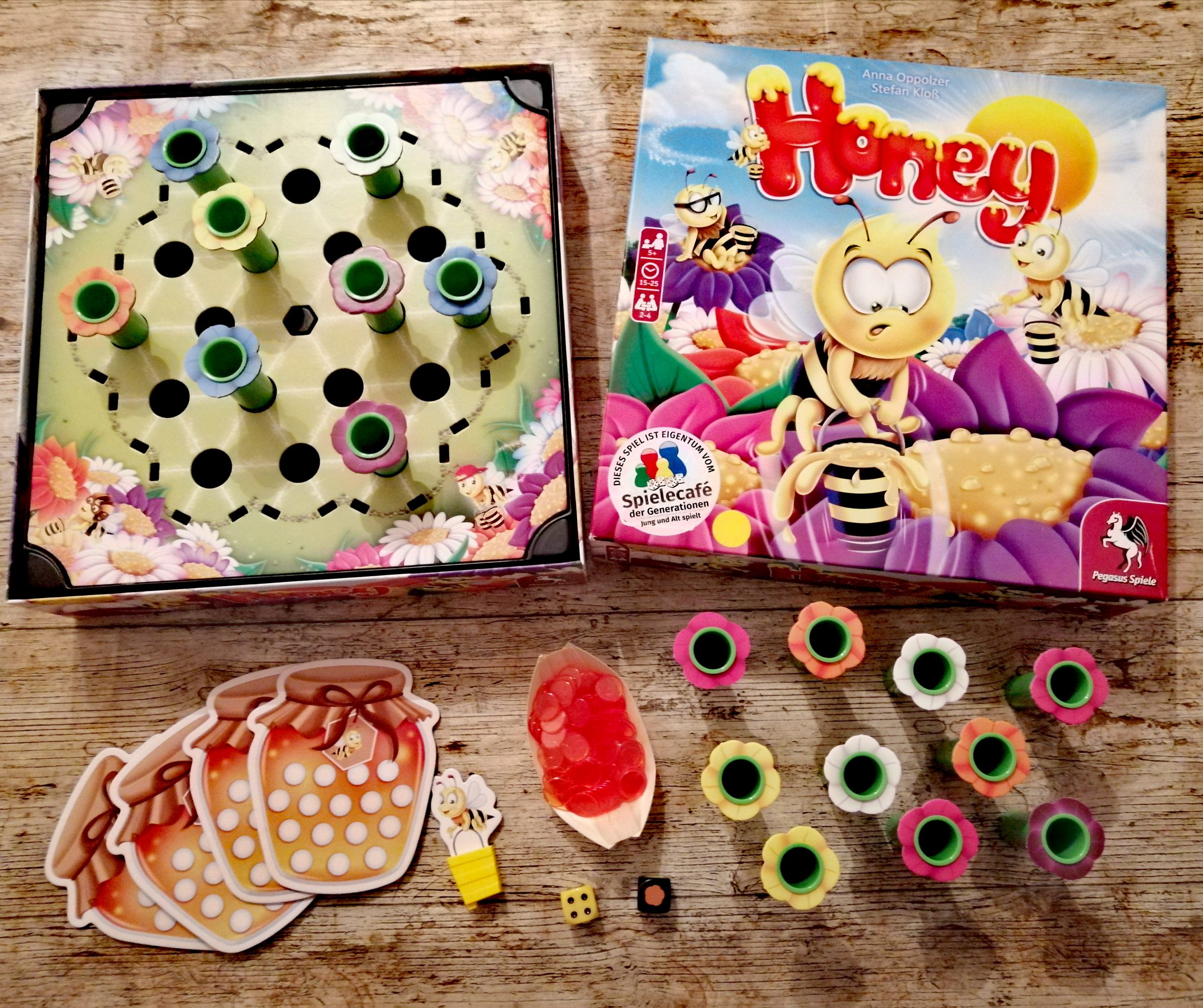 Spieleschachtel mit Inhalt