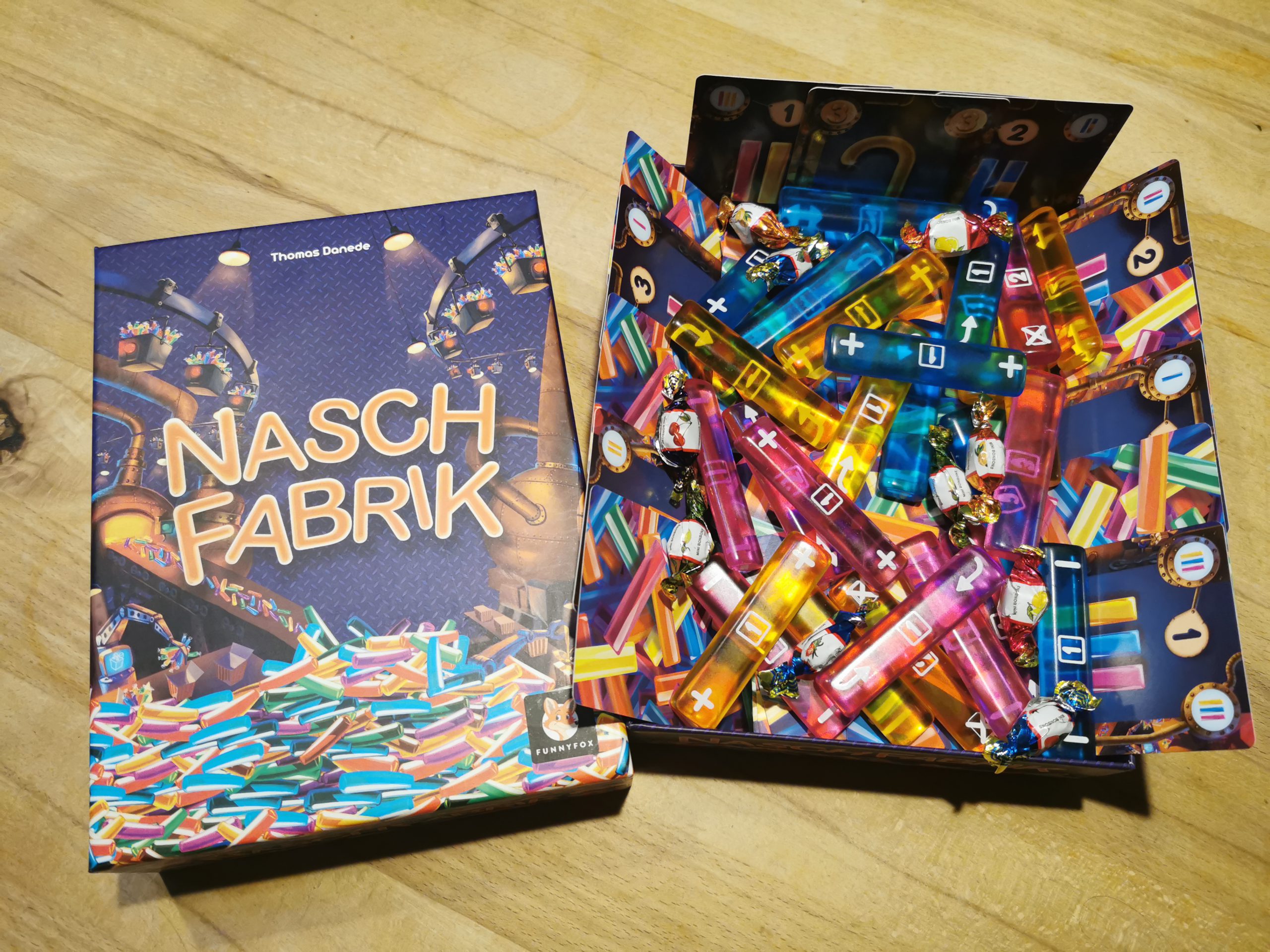 Naschfabrik: Bonbons und Karten