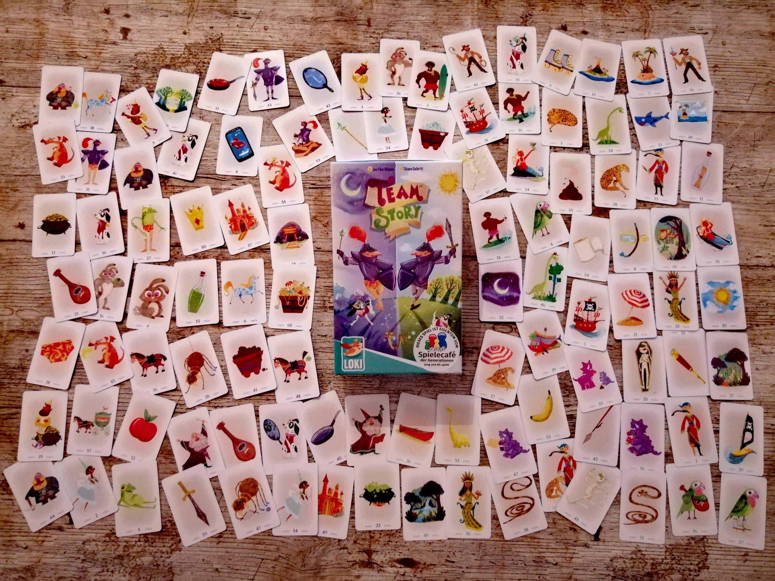 Spieleschachtel mit Inhalt