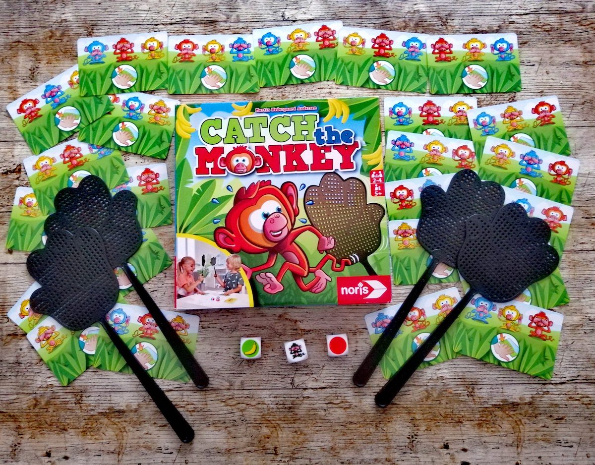 Spieleschachtel mit Inhalt