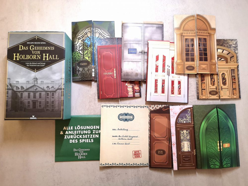 Der Inhalt der großen Schachtel besteht aus Anleitung, 9 Umschlägen und der Lösung.