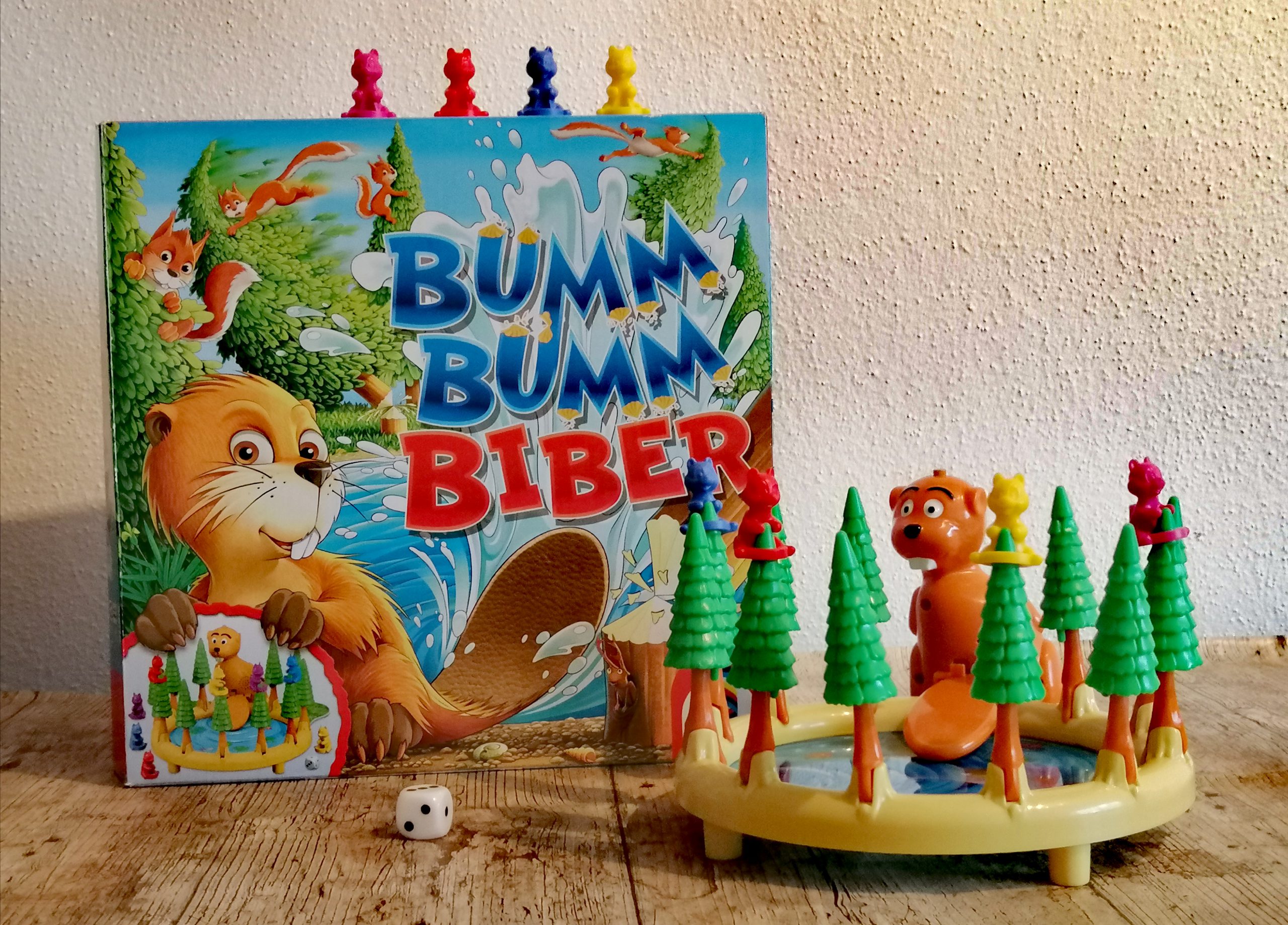 Spieleschachtel mit Inhalt