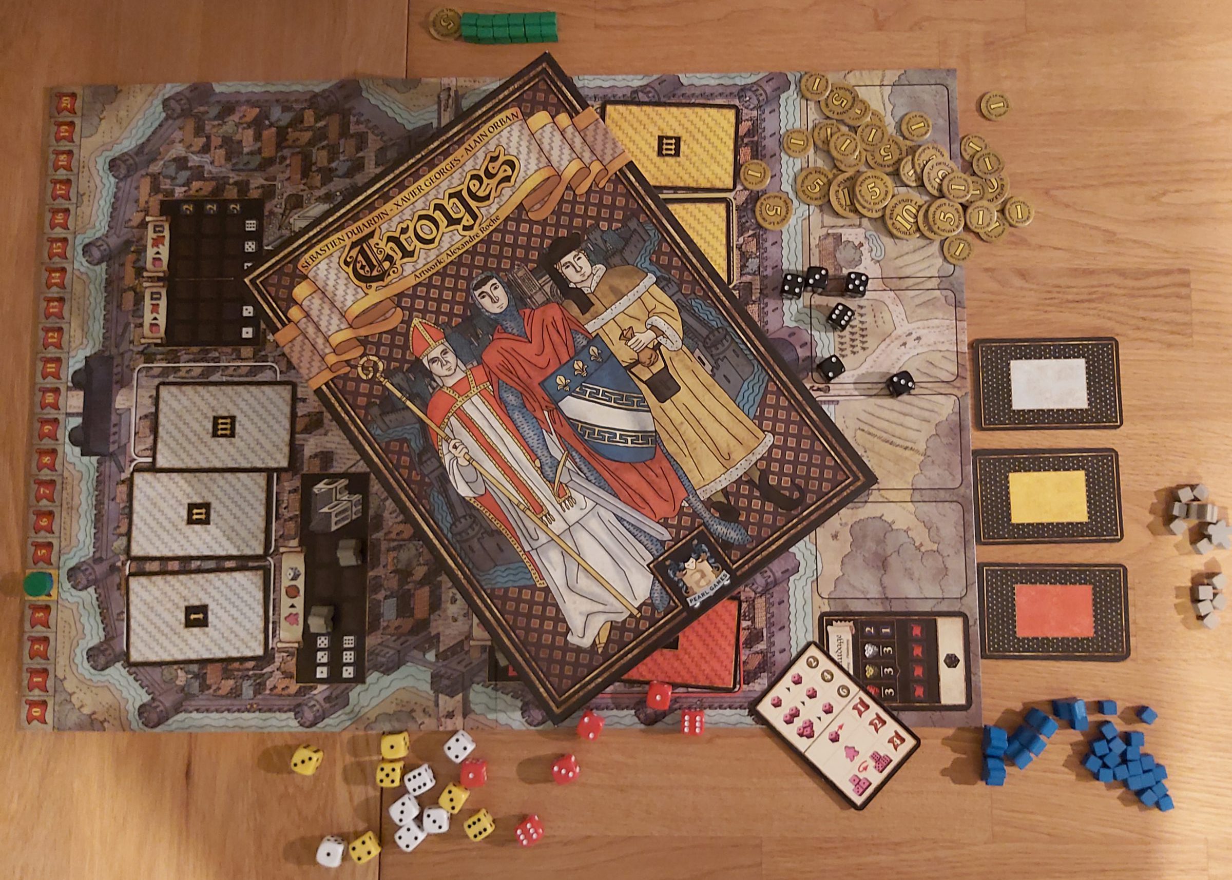 Zu sehen ist das Spiel Troyes inkl. des gesamten Spielmaterials.
