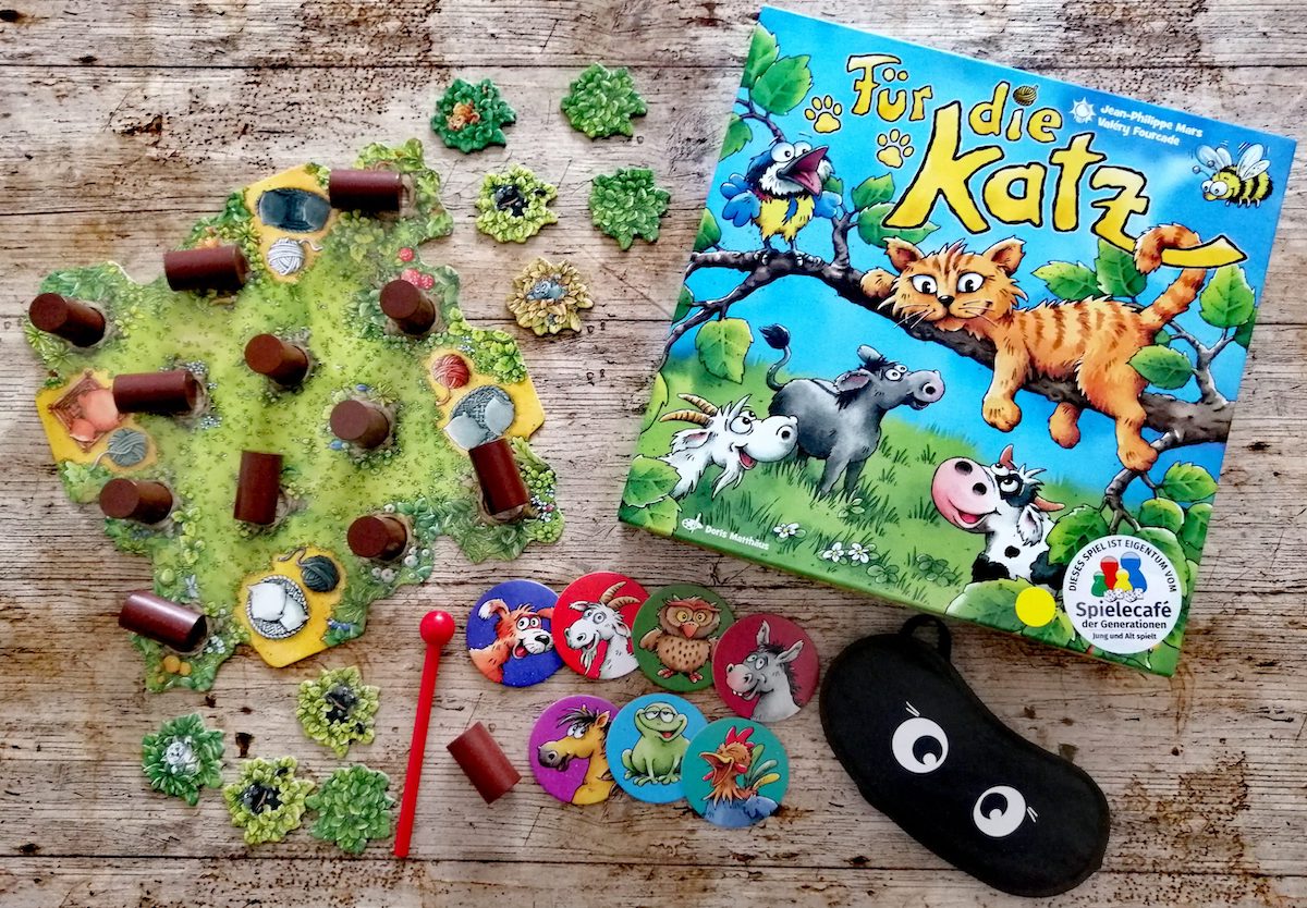 Spieleschachtel mit Inhalt