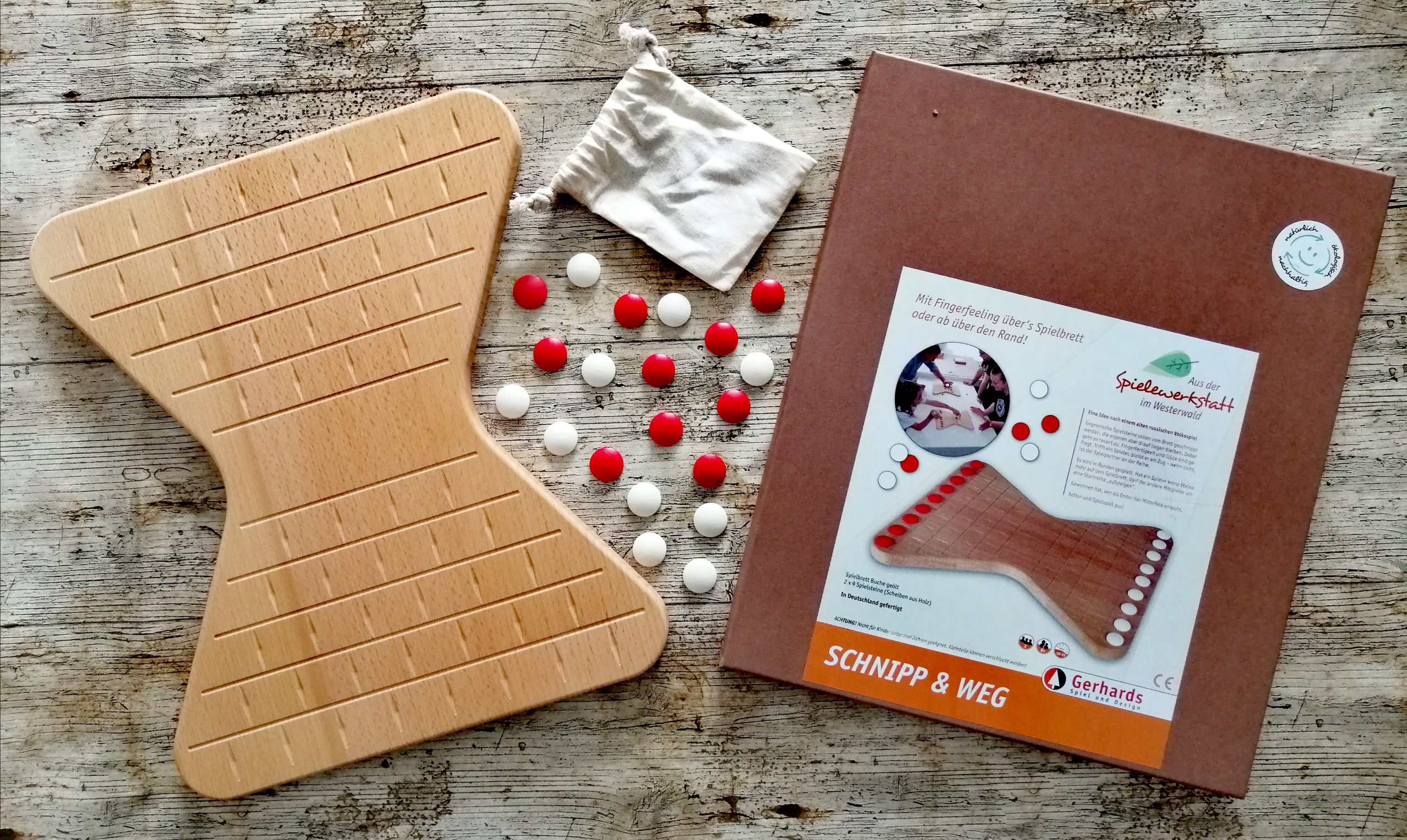 Spieleschachtel mit Inhalt