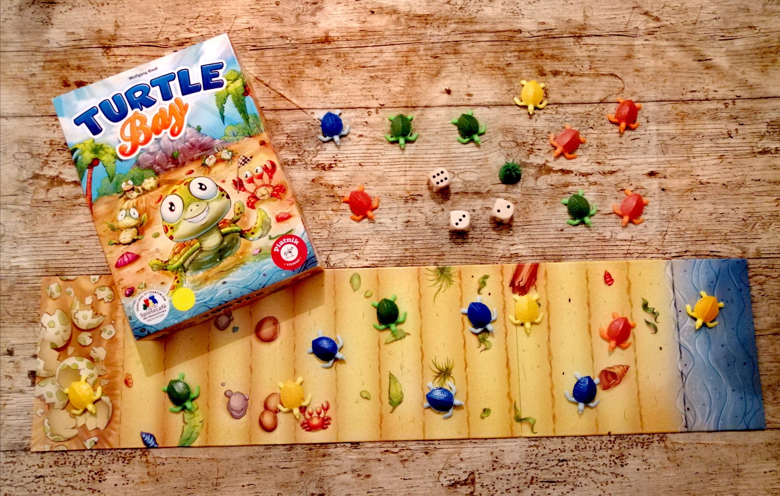 Spieleschachtel mit Inhalt