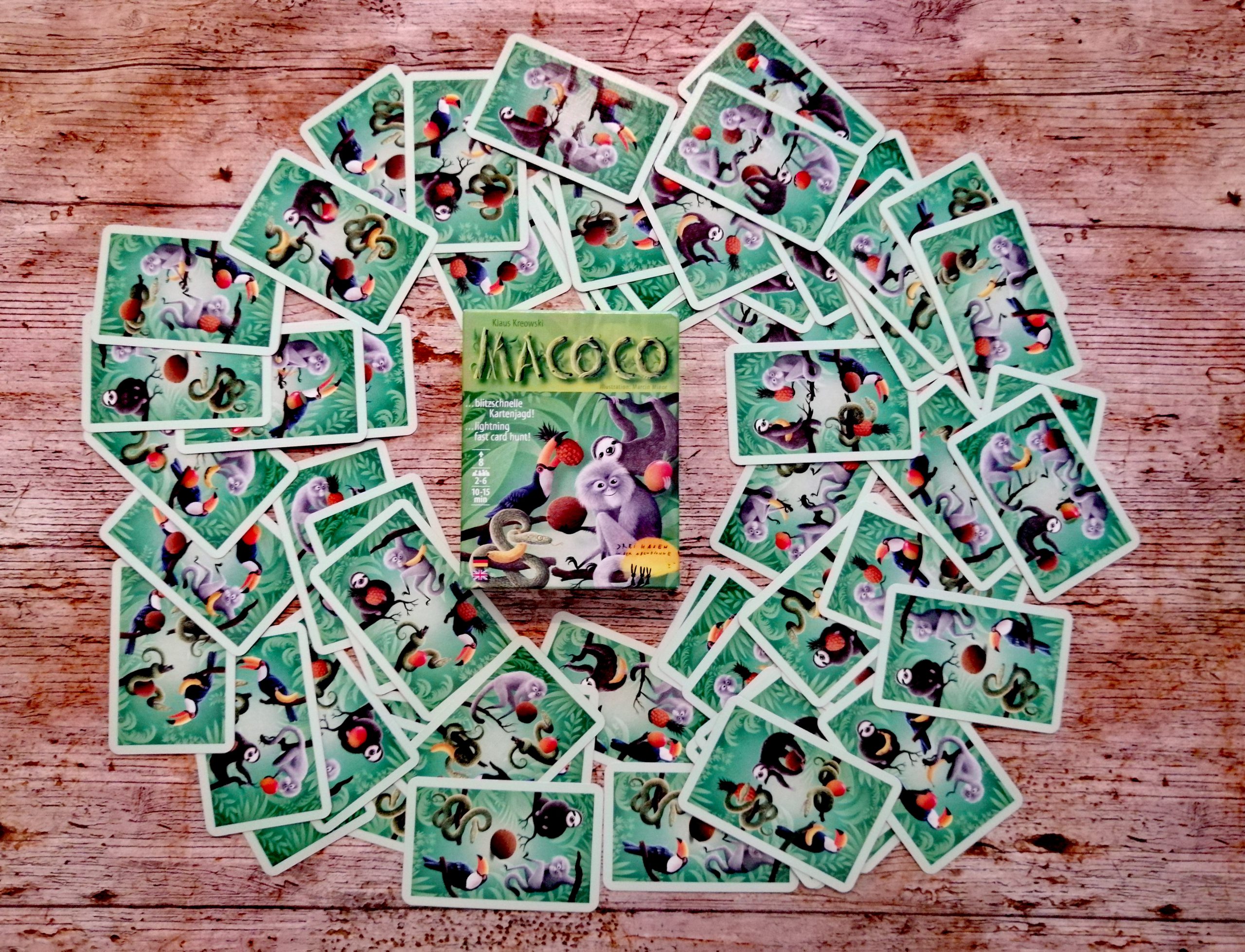 Spieleschachtel mit Inhalt