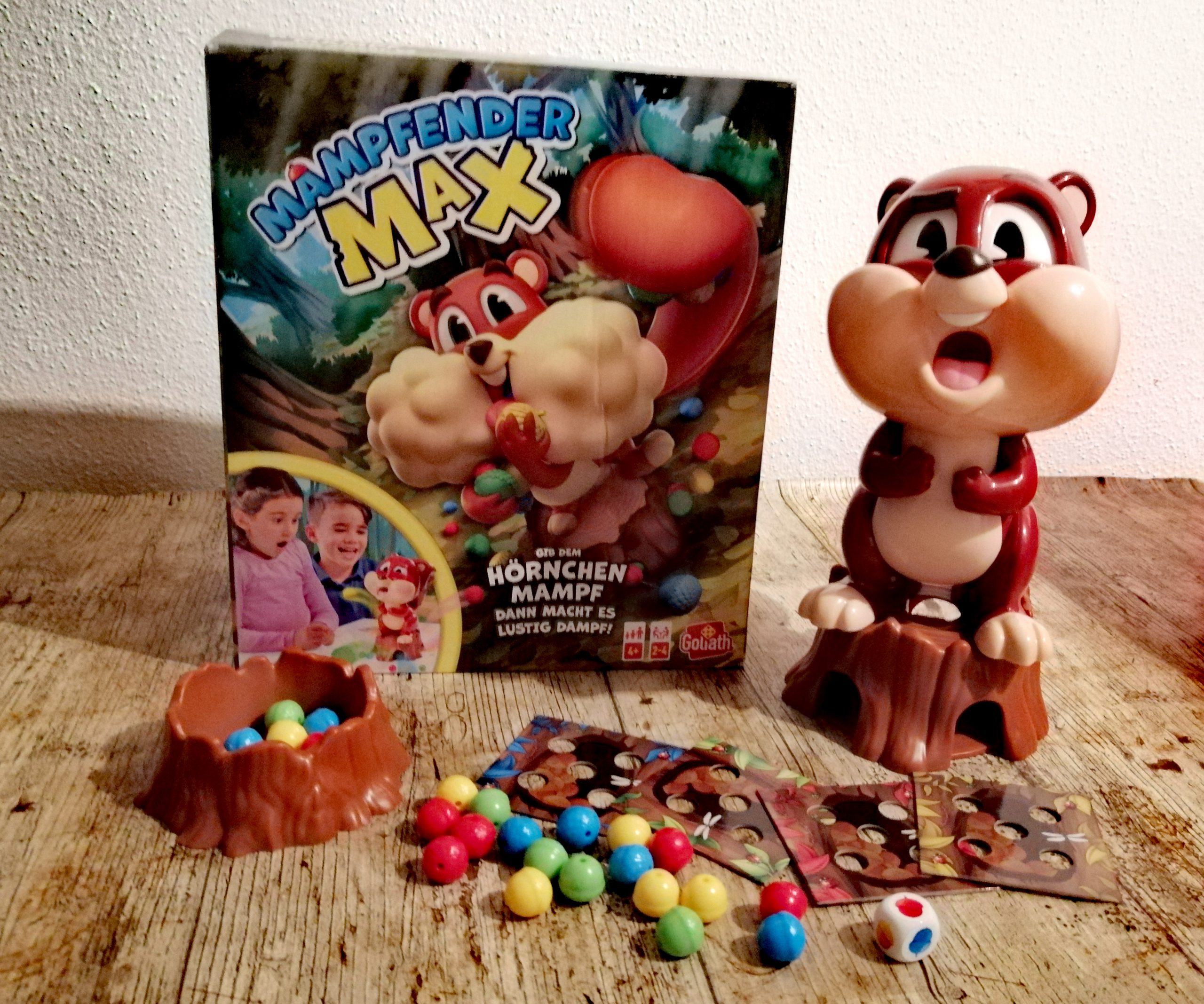 Spieleschachtel mit Inhalt