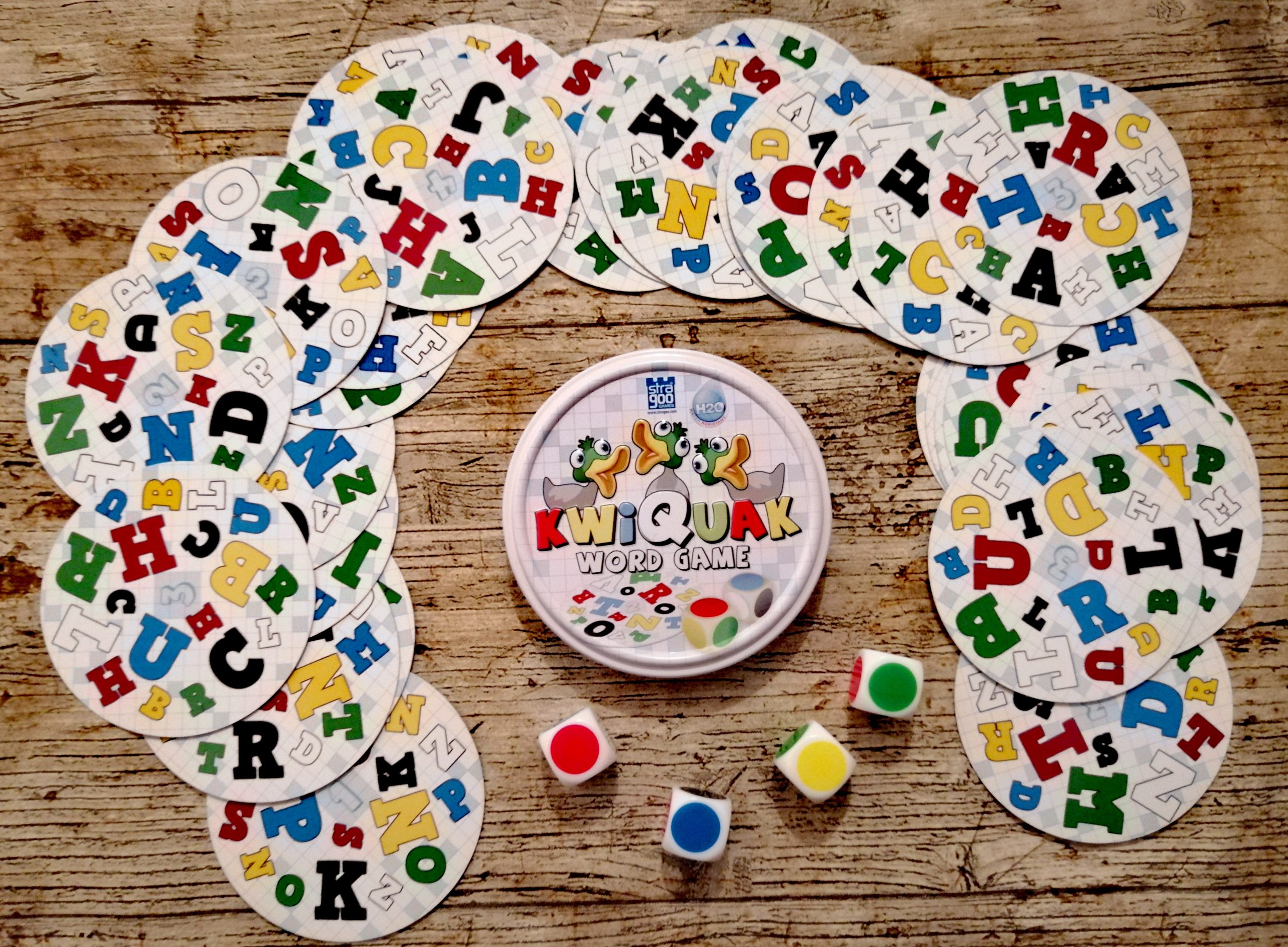 Spieleschachtel mit Inhalt