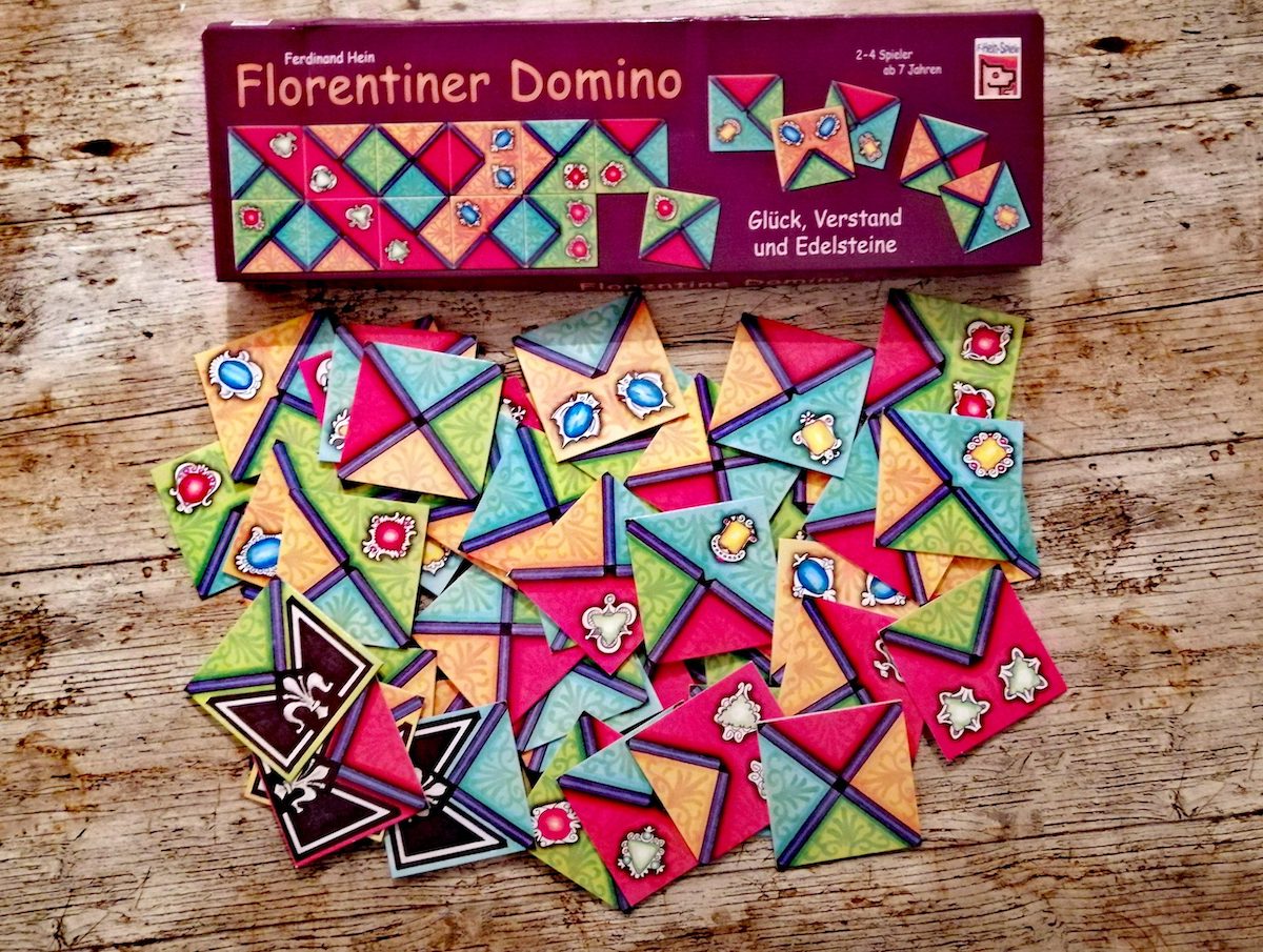 Spieleschachtel mit Inhalt