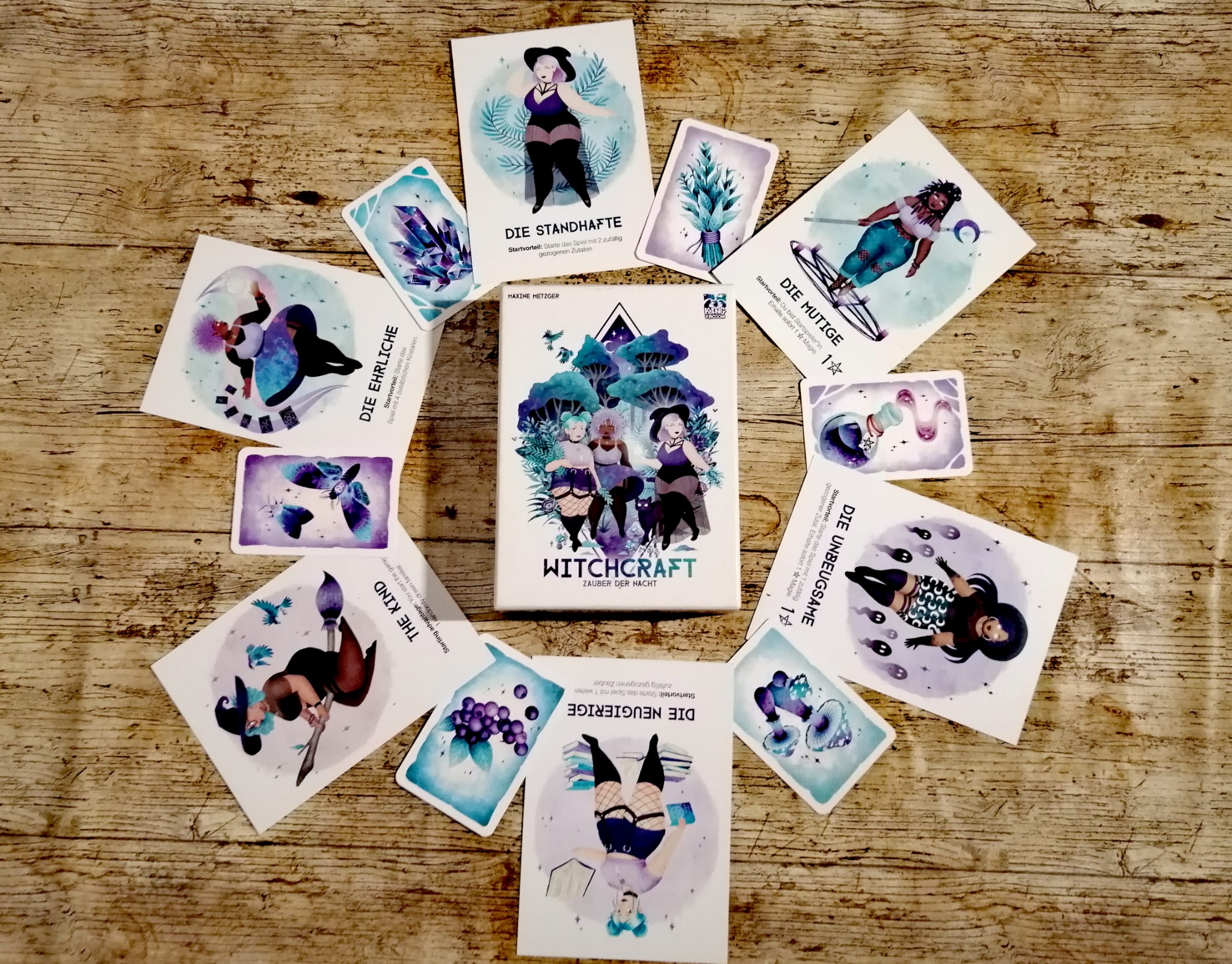 Spieleschachtel mit Inhalt