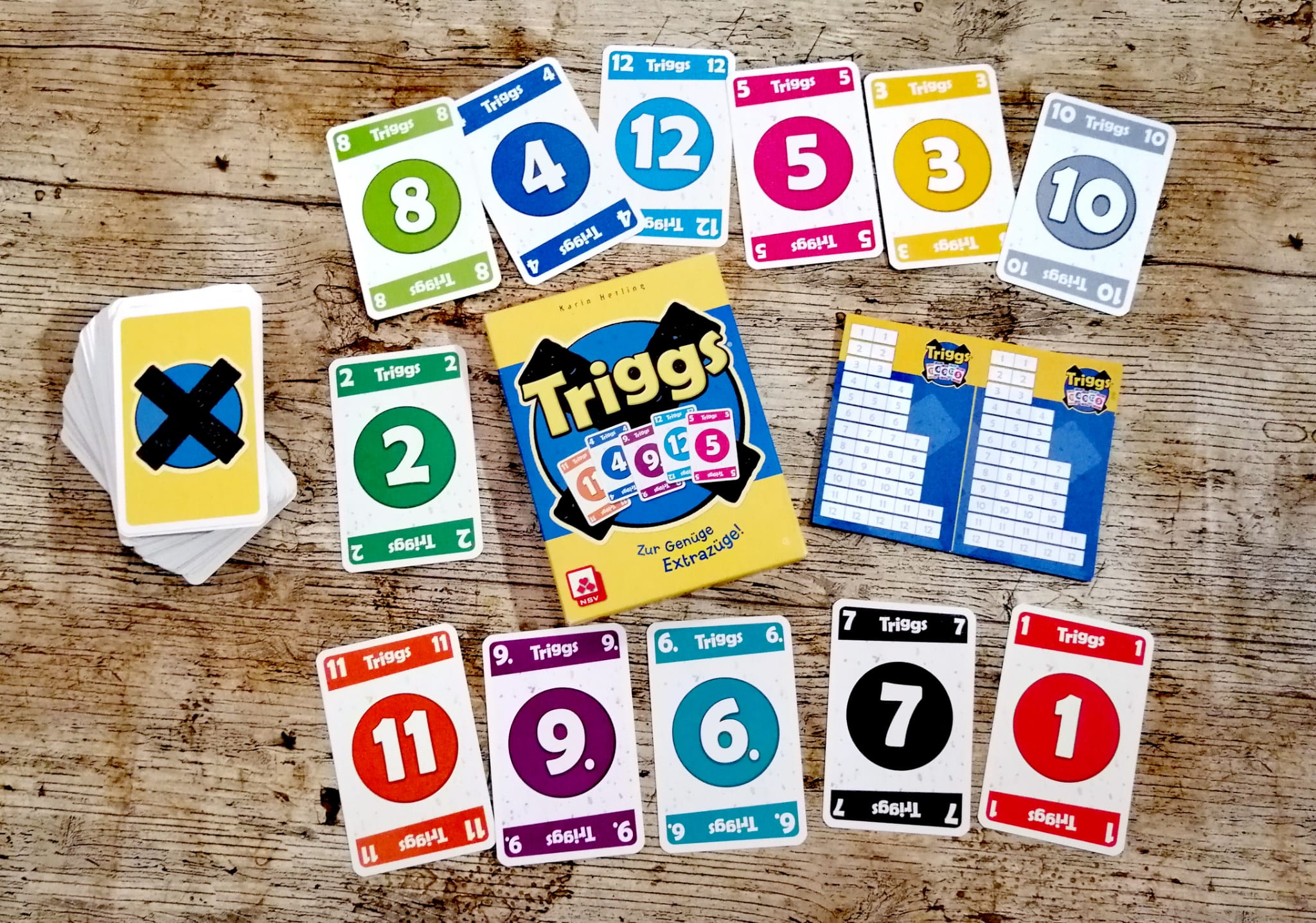 Spieleschachtel mit Inhalt