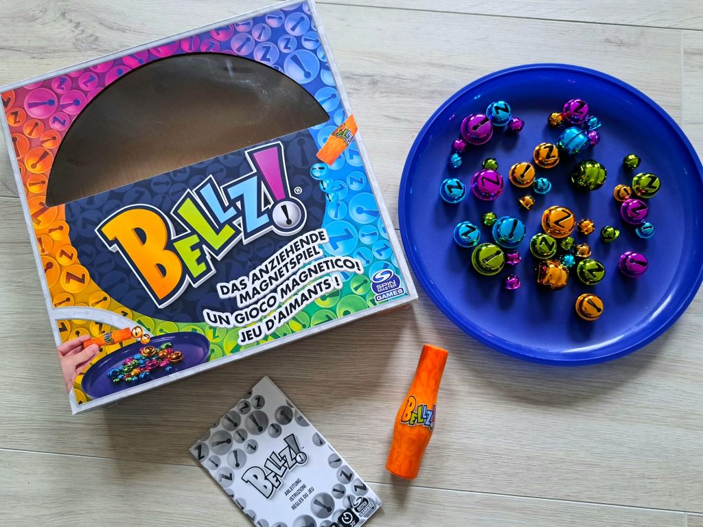 Spielkarton und Inhalt