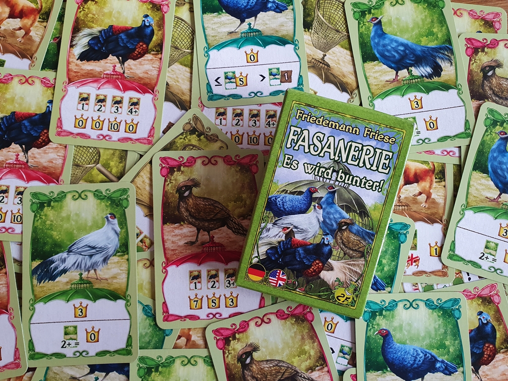 Spielkarton und Inhalt