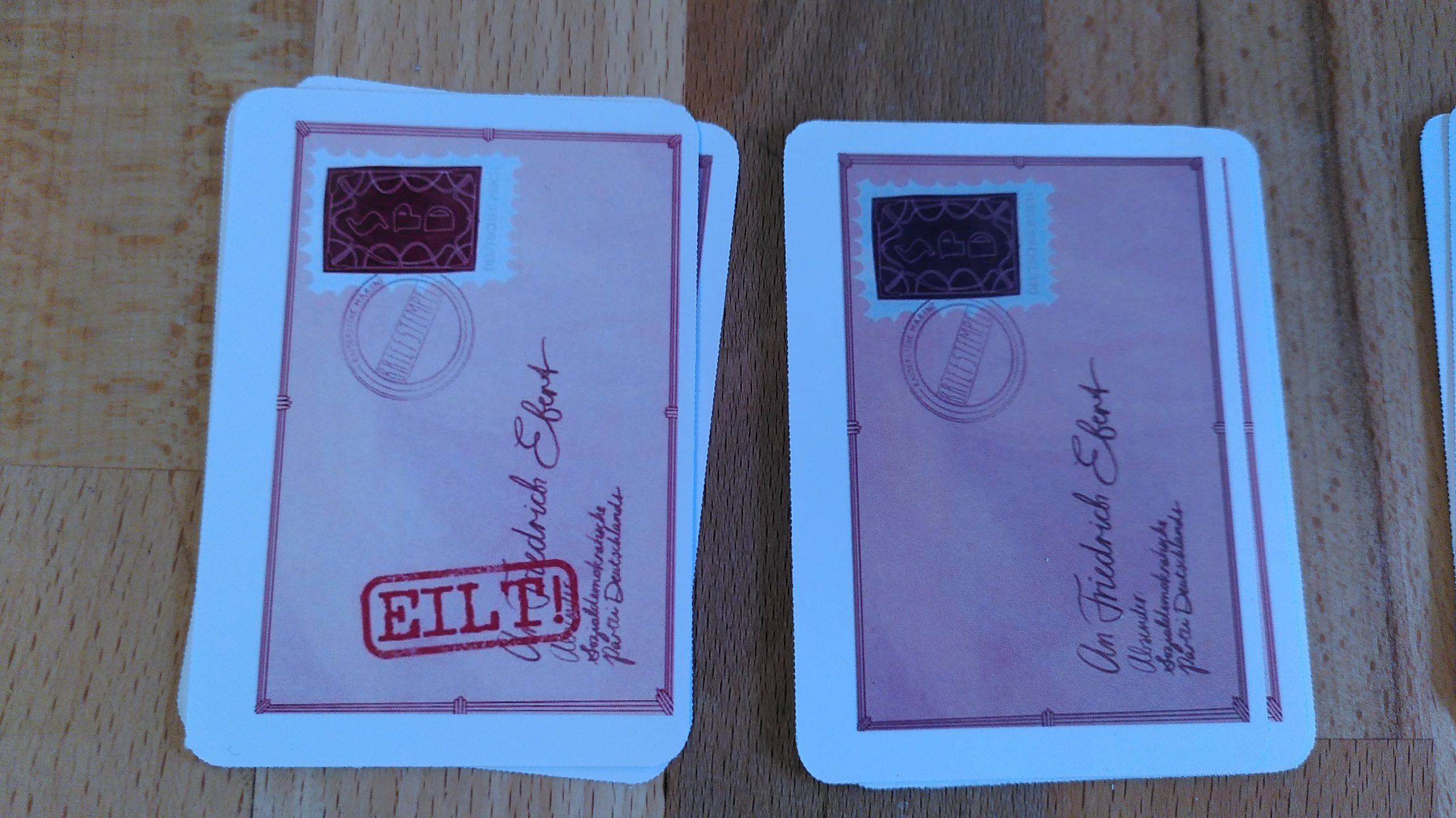 Manche Briefe sind besonders "eilig" und müssen sofort erfüllt werden, wenn das "Eilt" auf dem Stapel sichtbar wird.