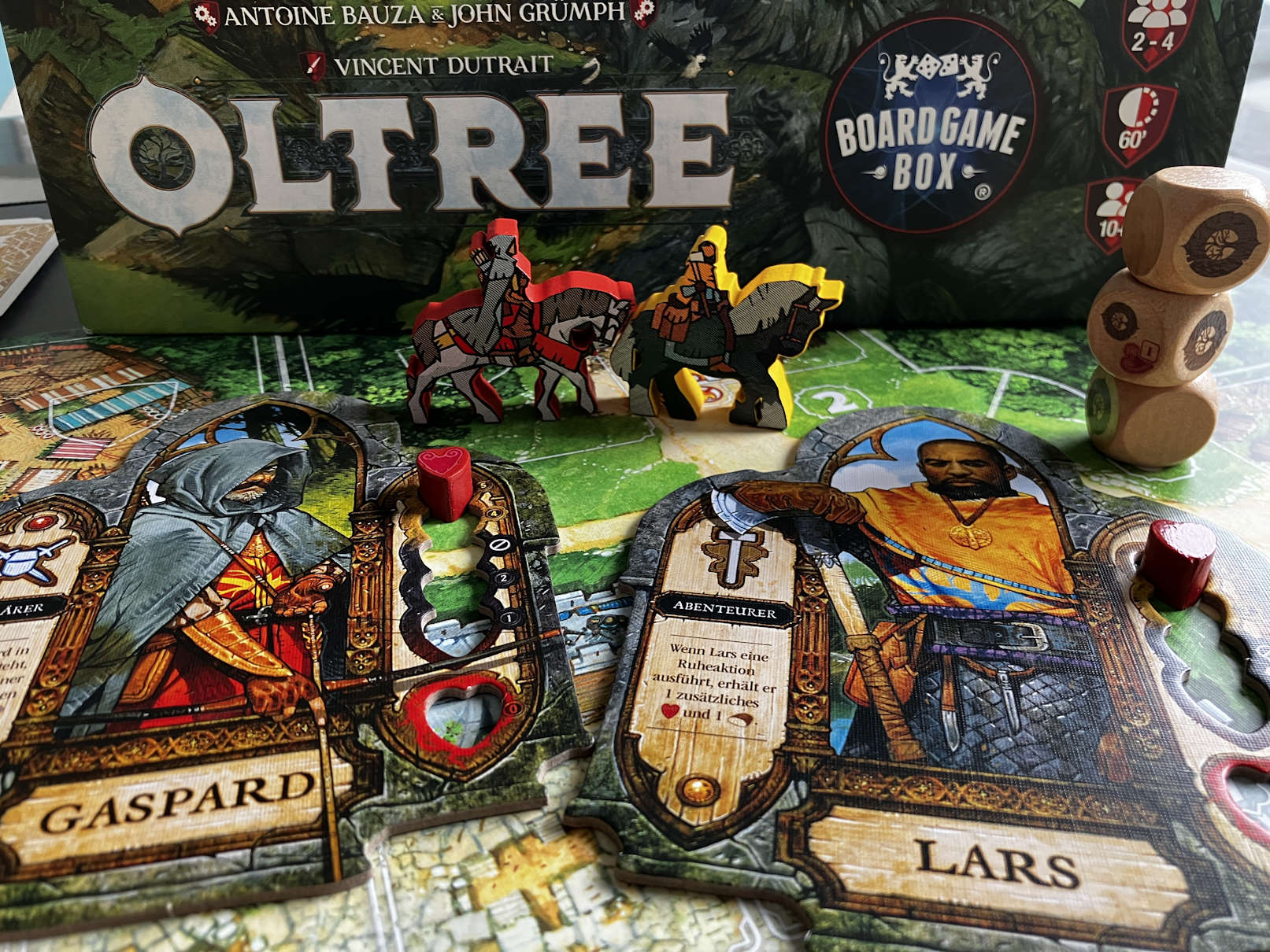 Nahaufnahme von 2 großen Spielerfiguren