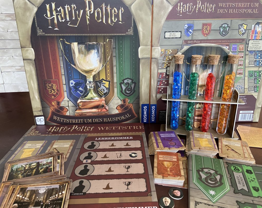 Schachtel und Material des Spiels