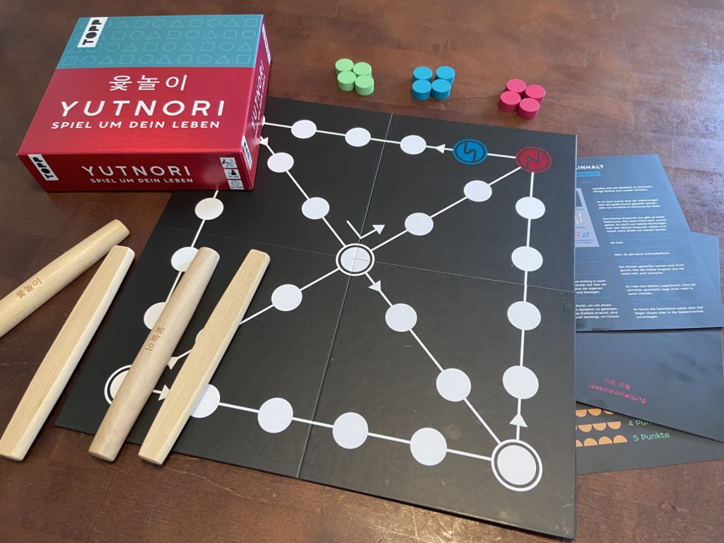 Spielbrett, Material und Schachtel von Yutnori