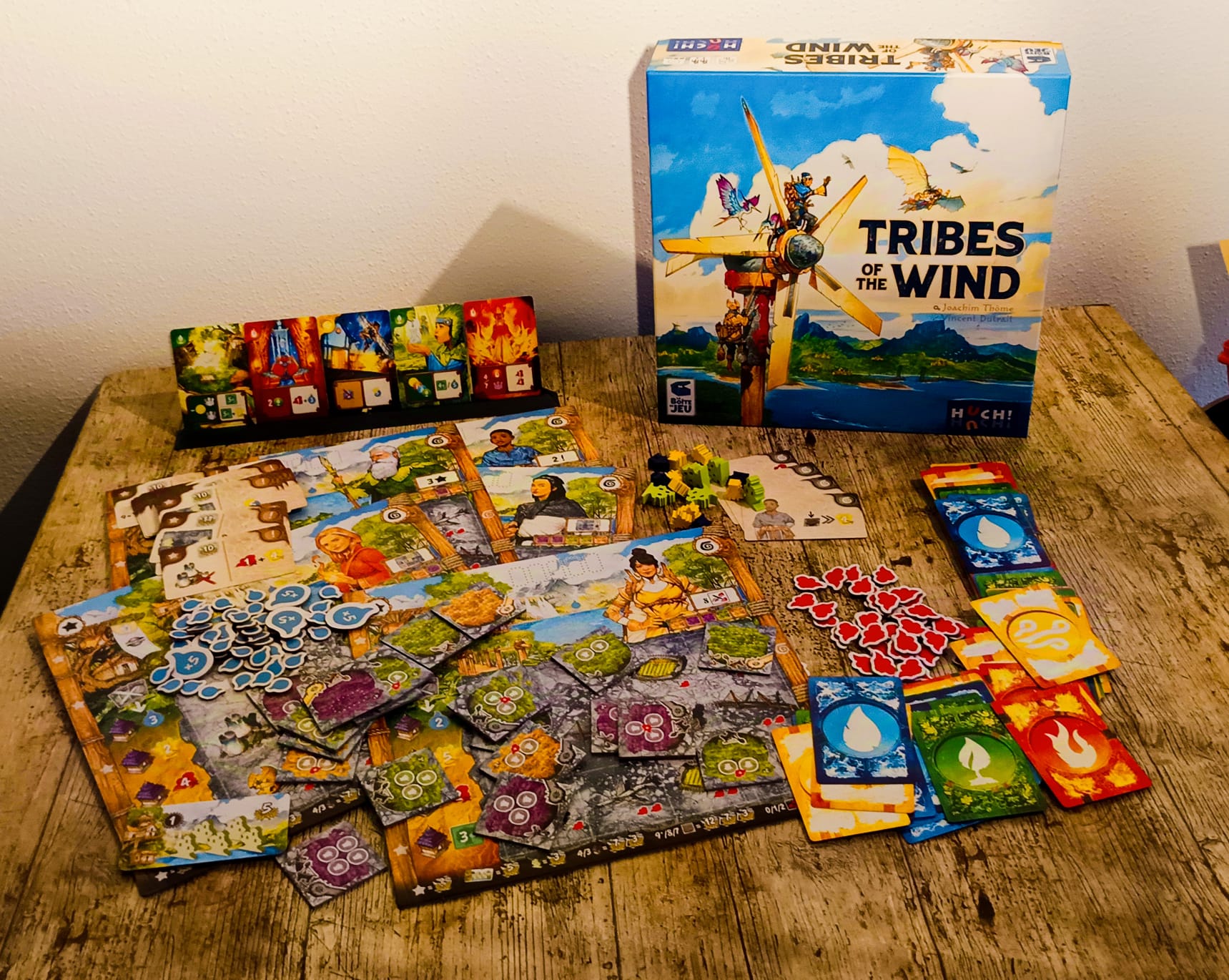 Spieleschachtel mit Inahlt.