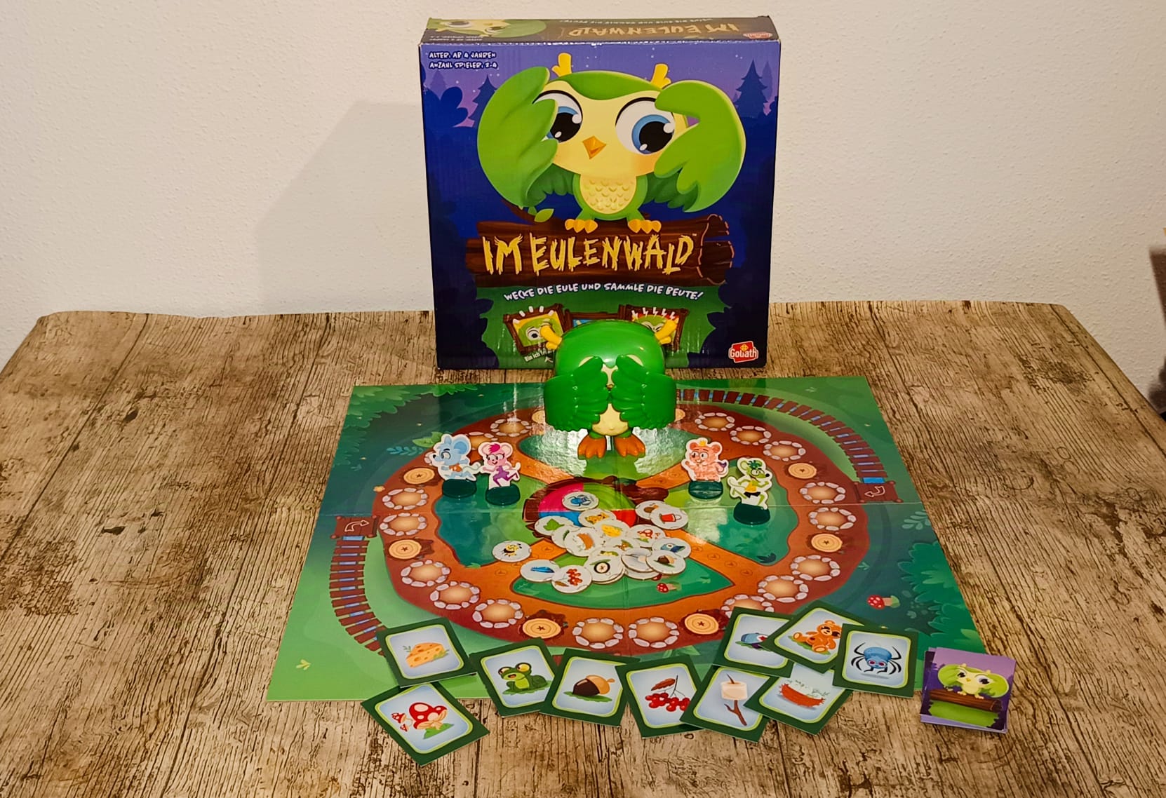 Spieleschachtel mit Inhalt.