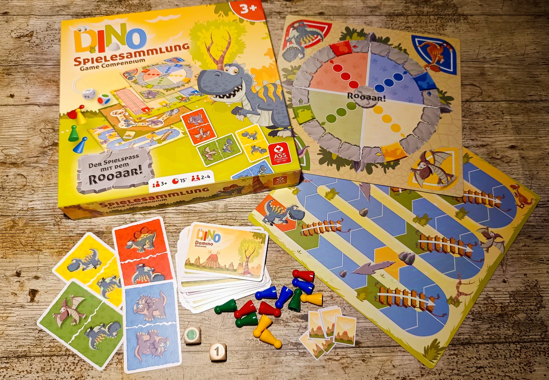 Spieleschachtel mit Inhalt.