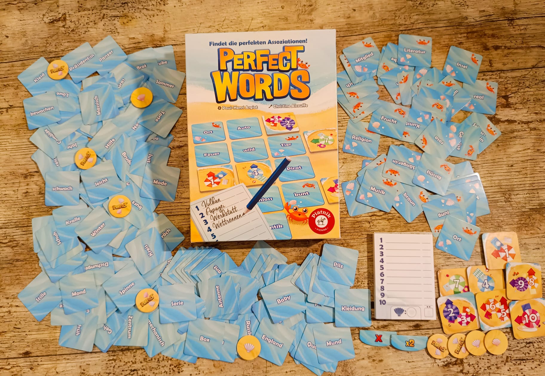 Spieleschachtel mit Inhalt.