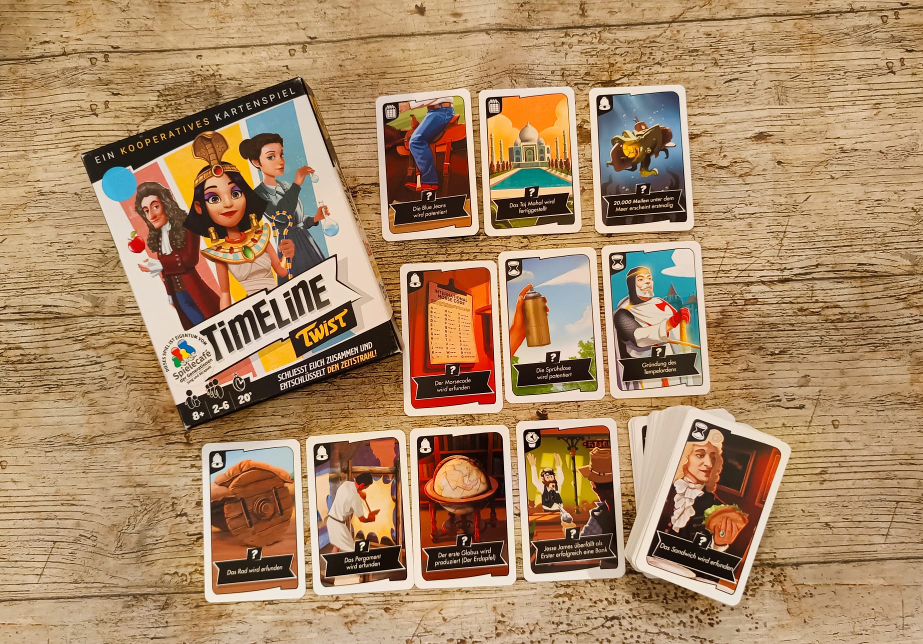 Spieleschachtel und Inhalt.