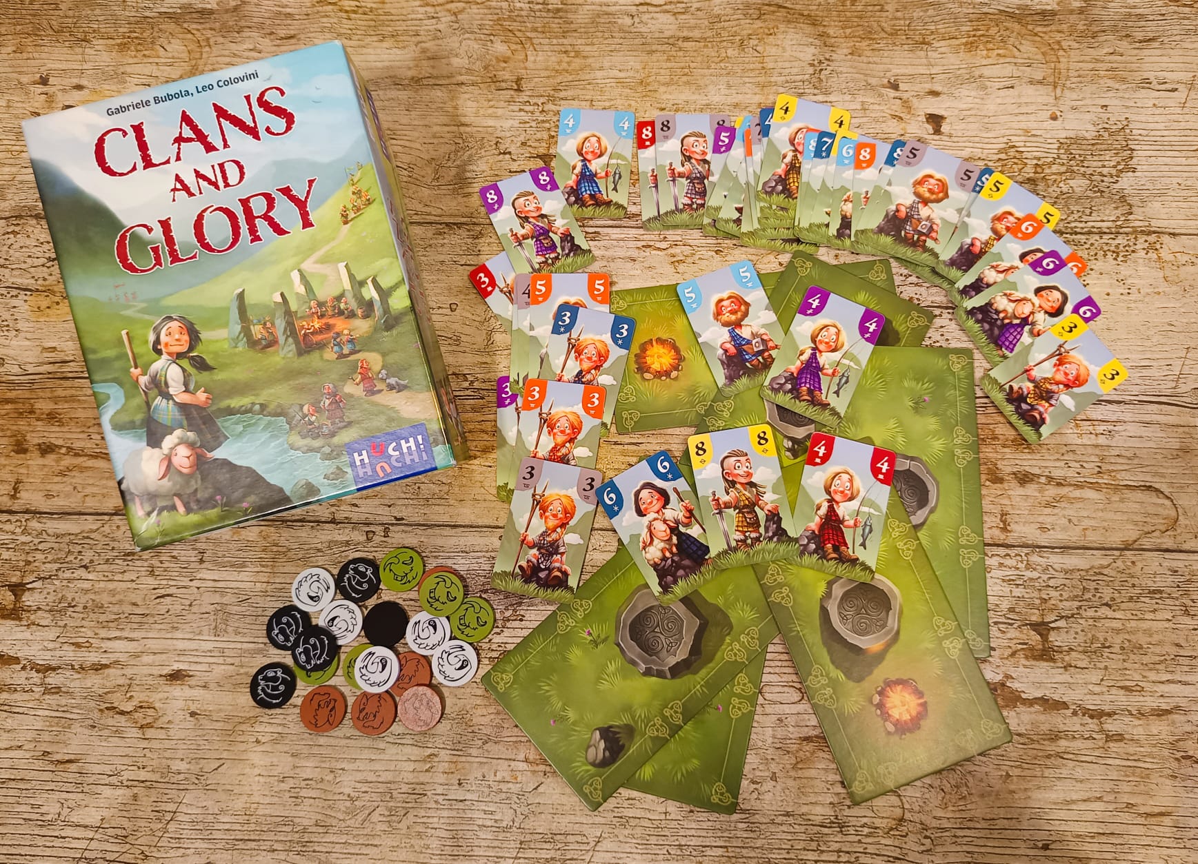 Spielschachtel und Inhalt.