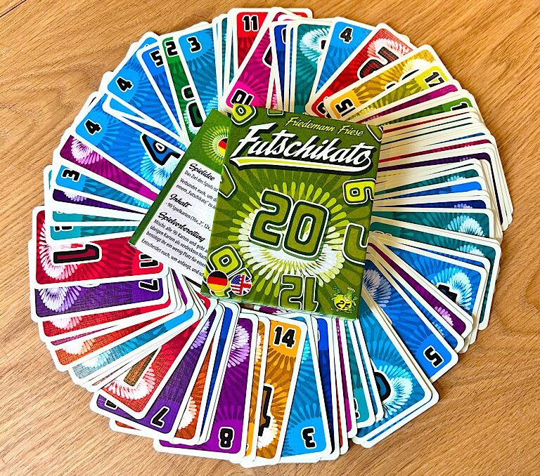 Der handliche Spielekarton mit dem gesammten Inhalt